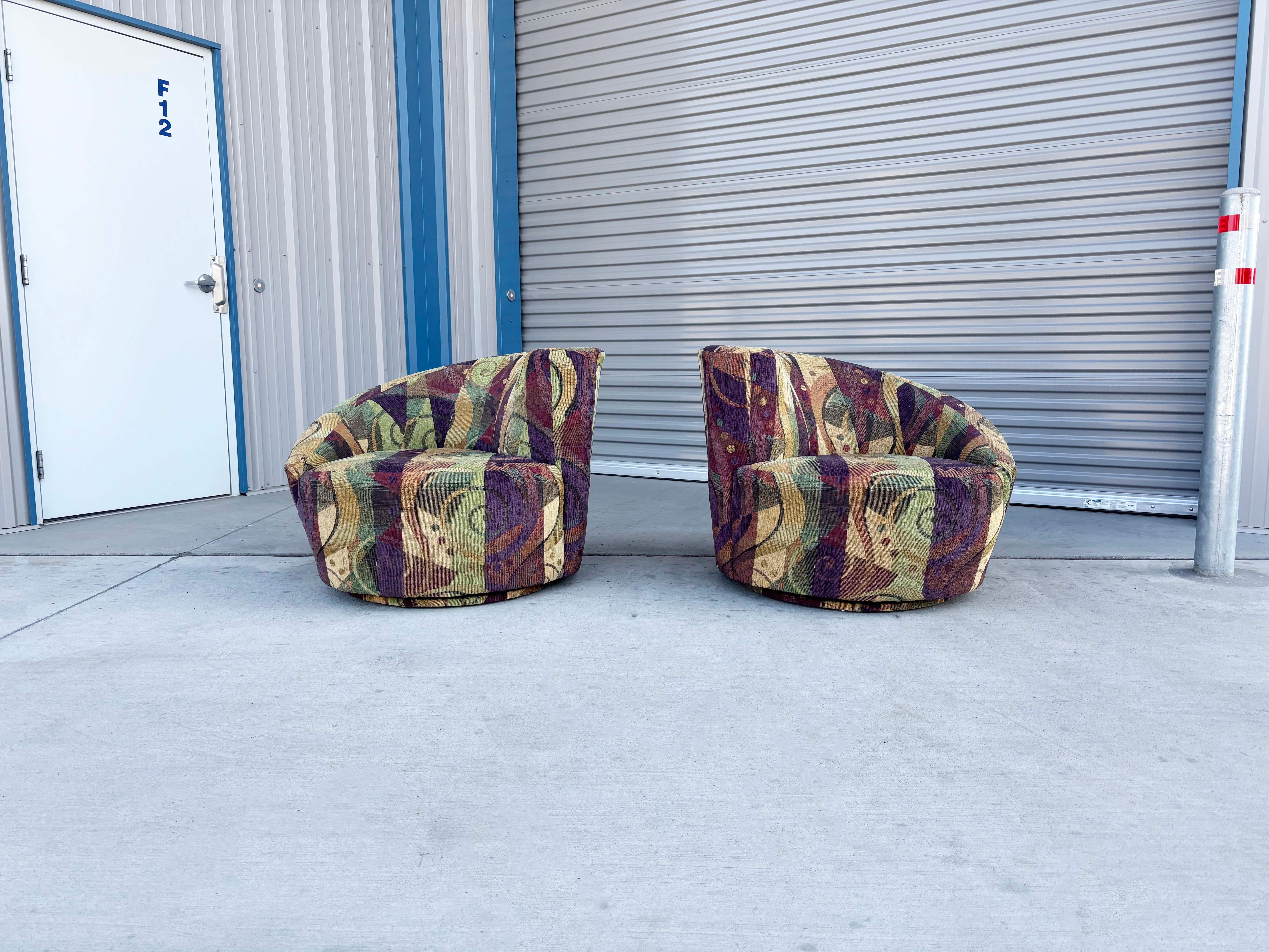 Ces superbes chaises longues sont uniques en raison de leur élégante forme Nautilus, qui ajoute une touche distincte à n'importe quelle pièce. Inspirées des designs emblématiques des années 1970 de Vladimir Kagan, ces chaises sont non seulement