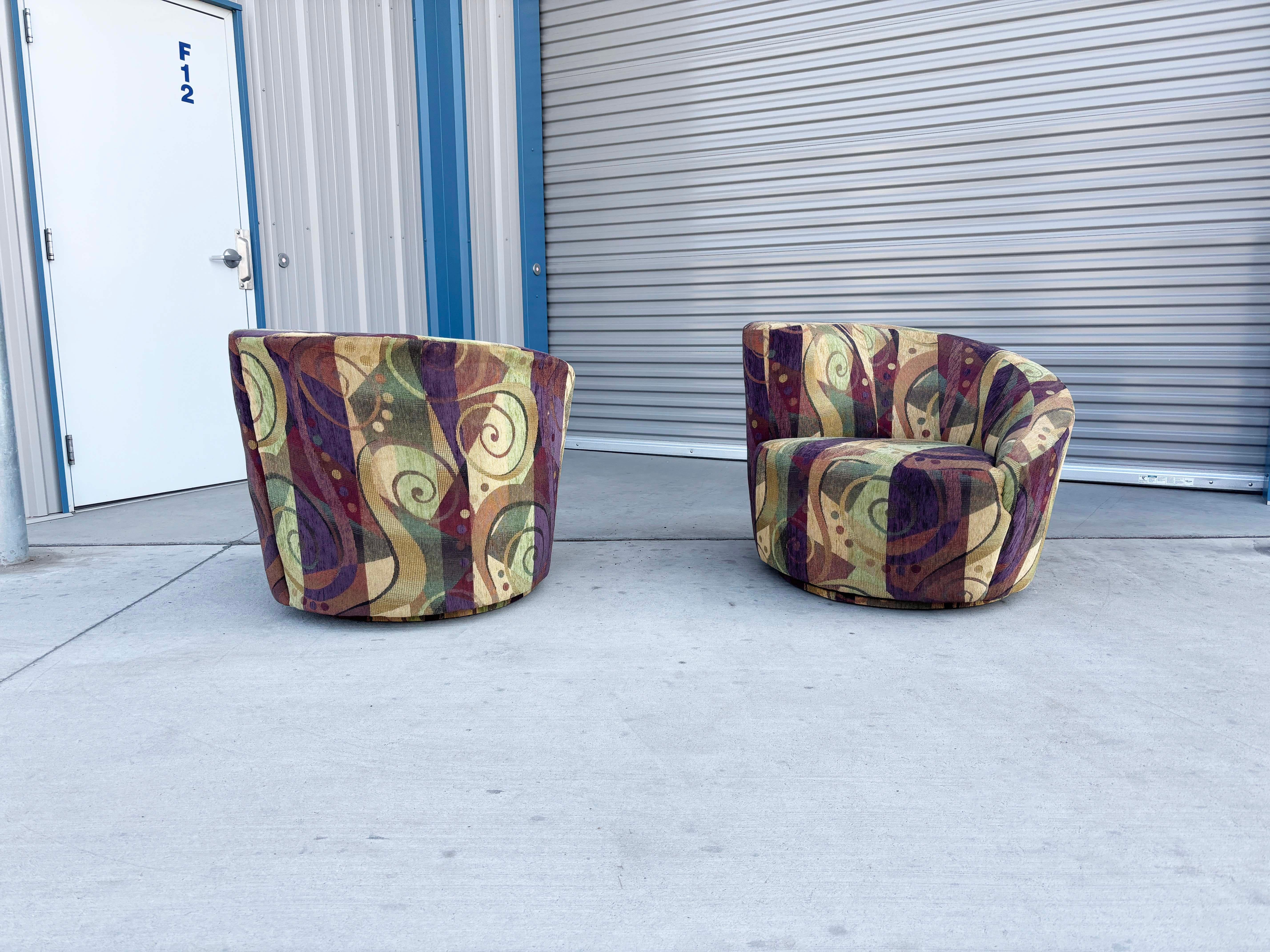 Paire de chaises longues pivotantes Nautilus des années 1970 Bon état - En vente à North Hollywood, CA