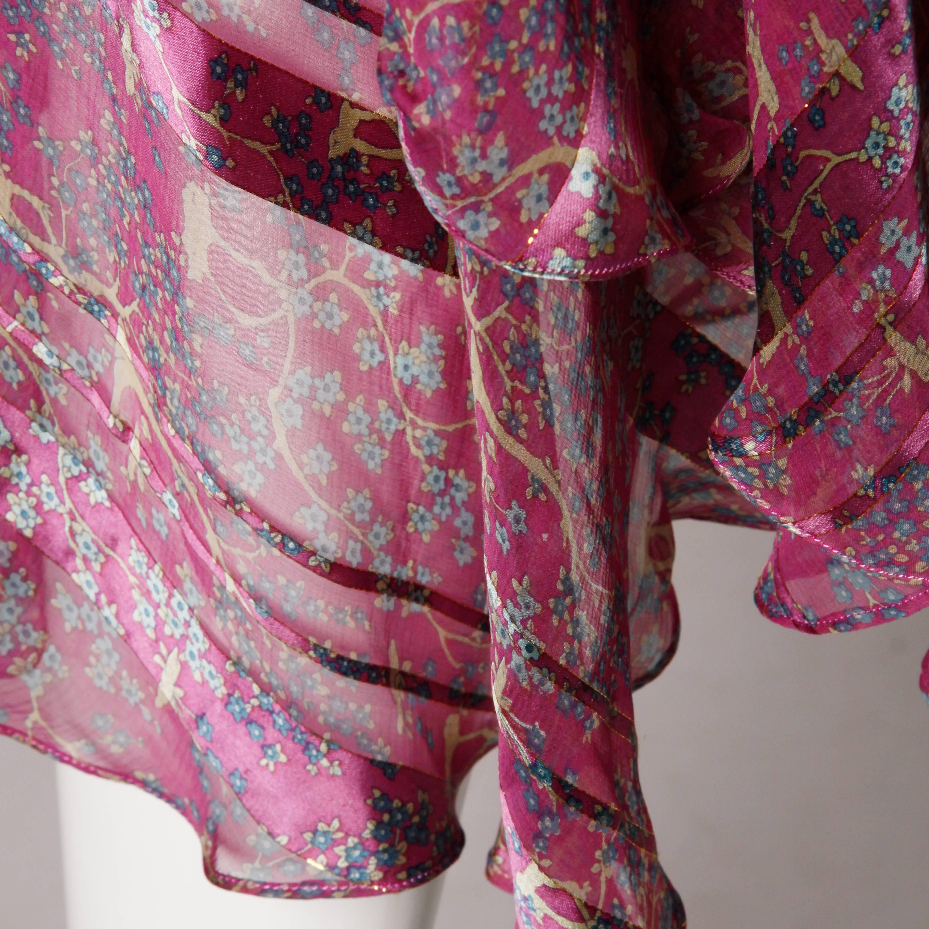 De las mujeres Vestido de seda flecado metalizado de los años 70 Vintage Paper Thin en venta