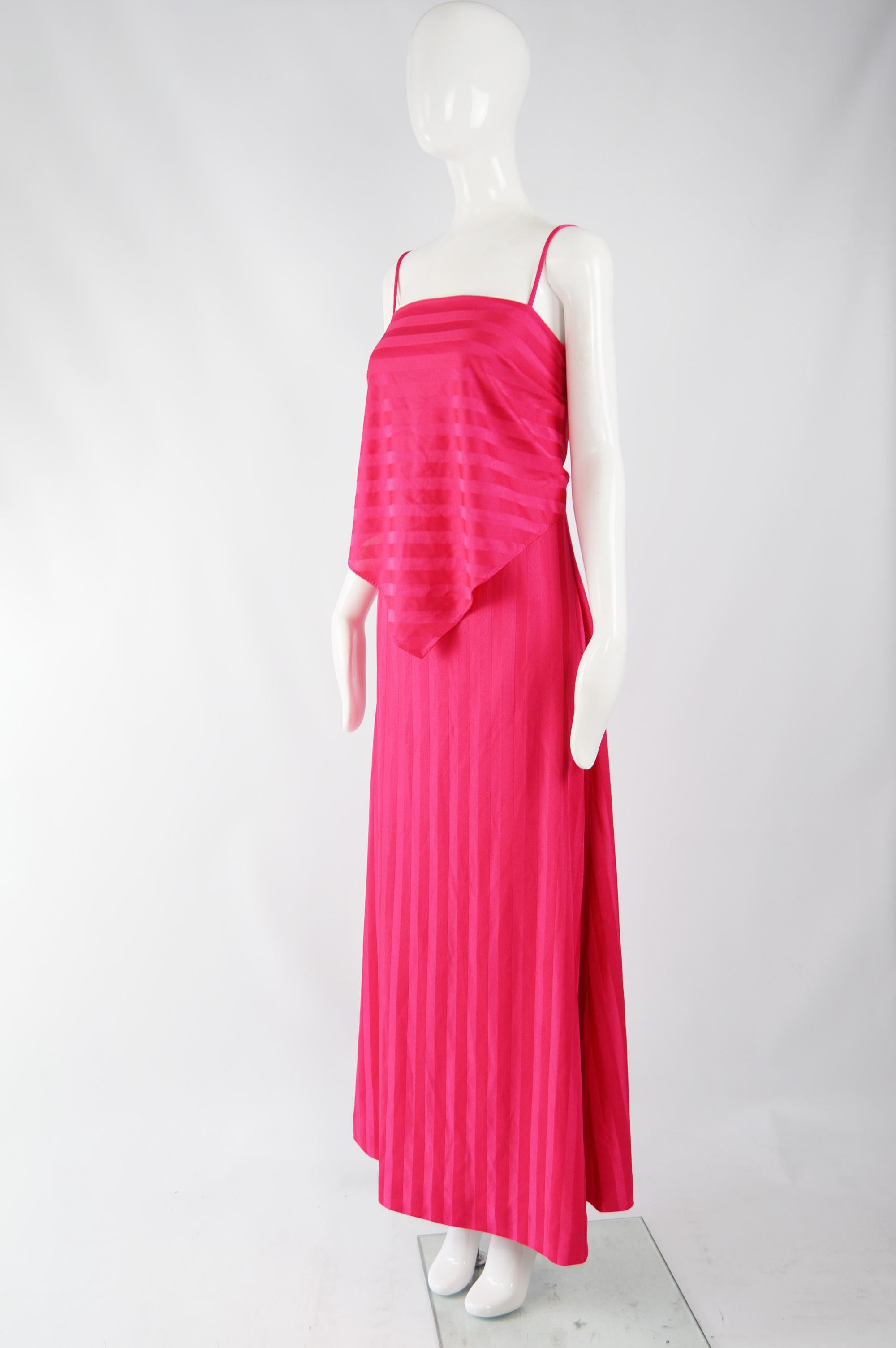 1970s Vintage Pink Maxi Dress In Excellent Condition For Sale In Doncaster, South Yorkshire