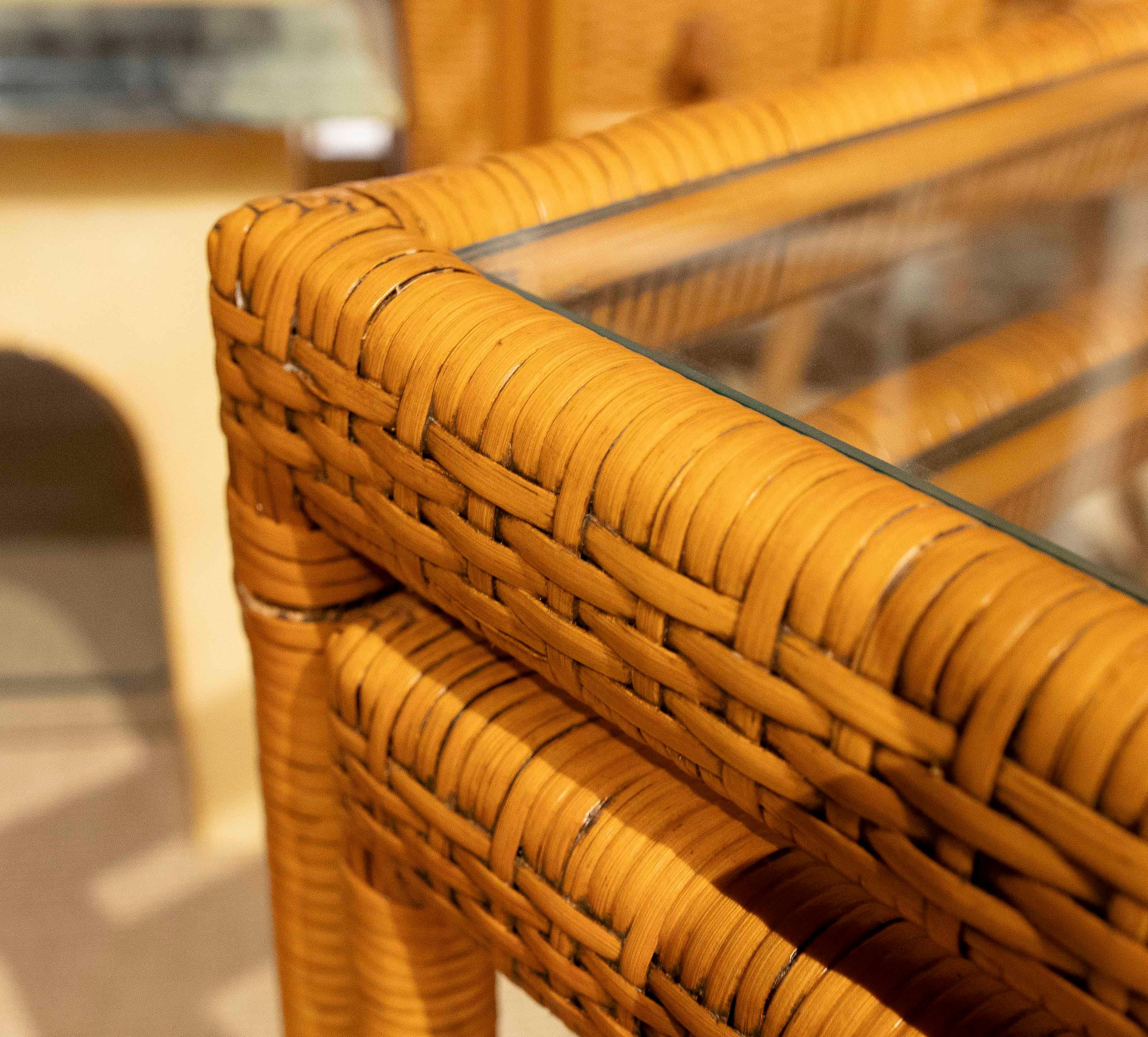 Tables gigognes en rotin et verre vintage des années 1970 en vente 4