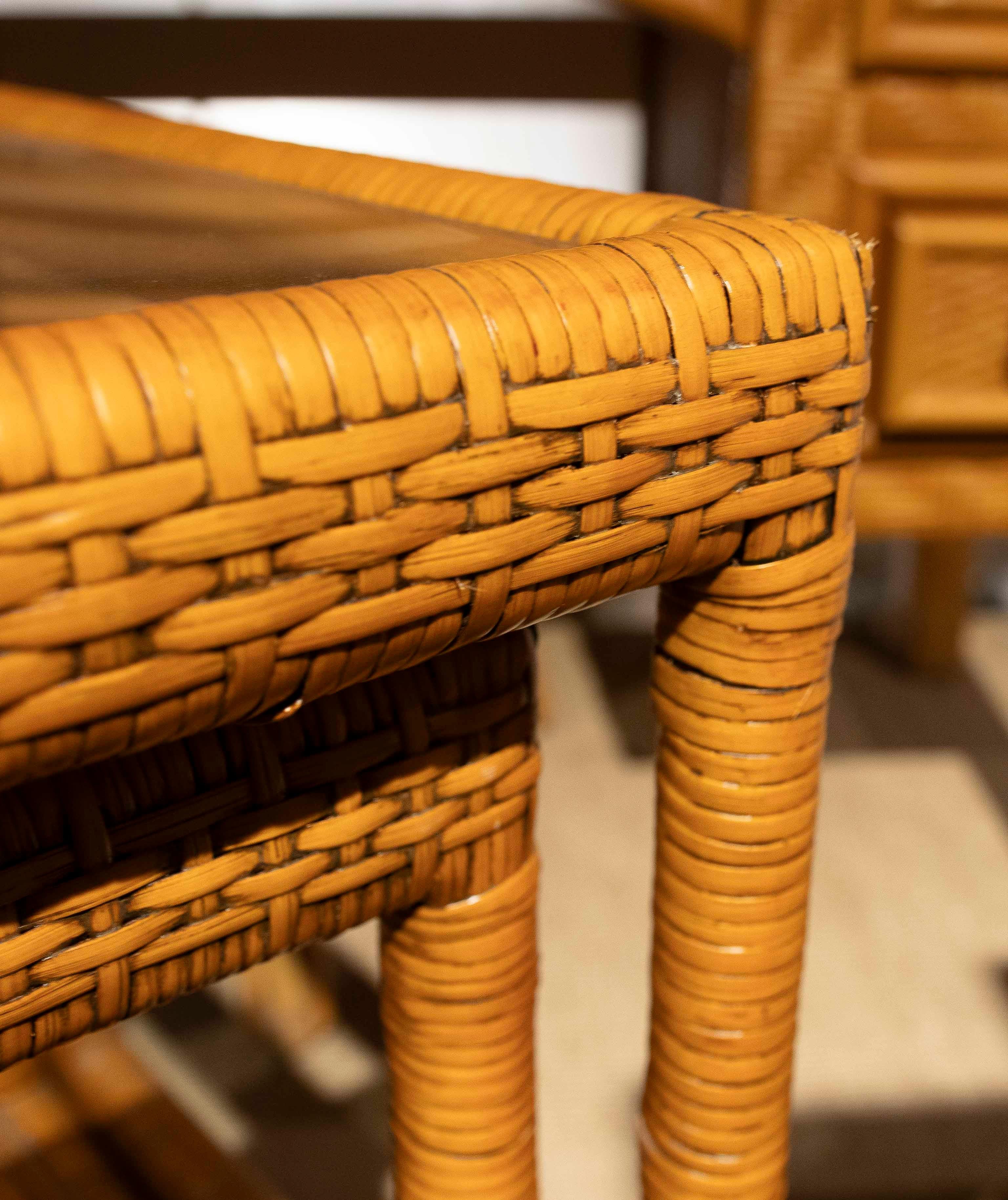 Osier Tables gigognes en rotin et verre vintage des années 1970 en vente