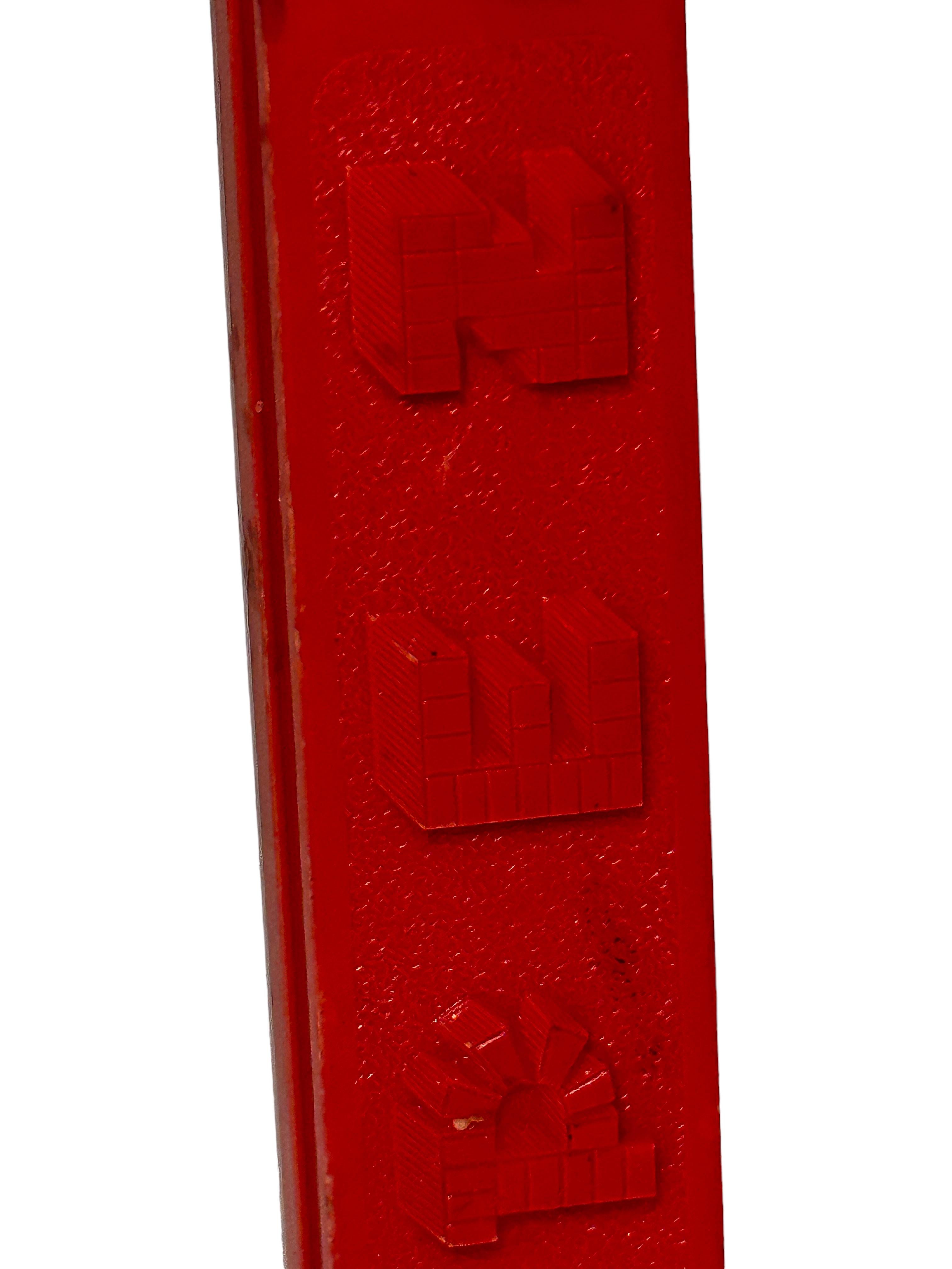 1970s Vintage Red Pez Fireman Candy Dispenser U.S, Pat. 3.410.455 No Feet For Sale 1