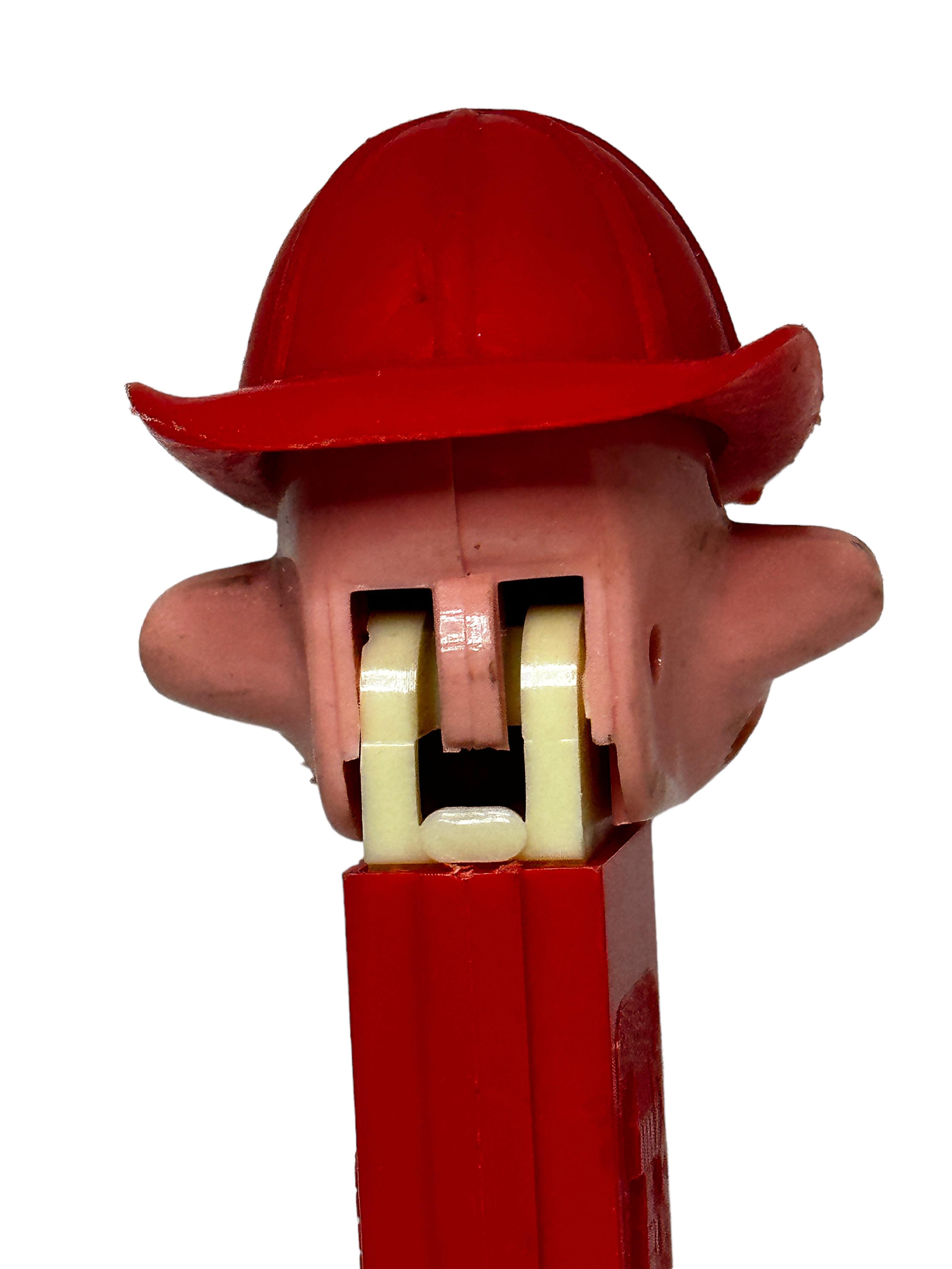 1970s Vintage Red Pez Fireman Candy Dispenser U.S, Pat. 3.410.455 No Feet For Sale 3