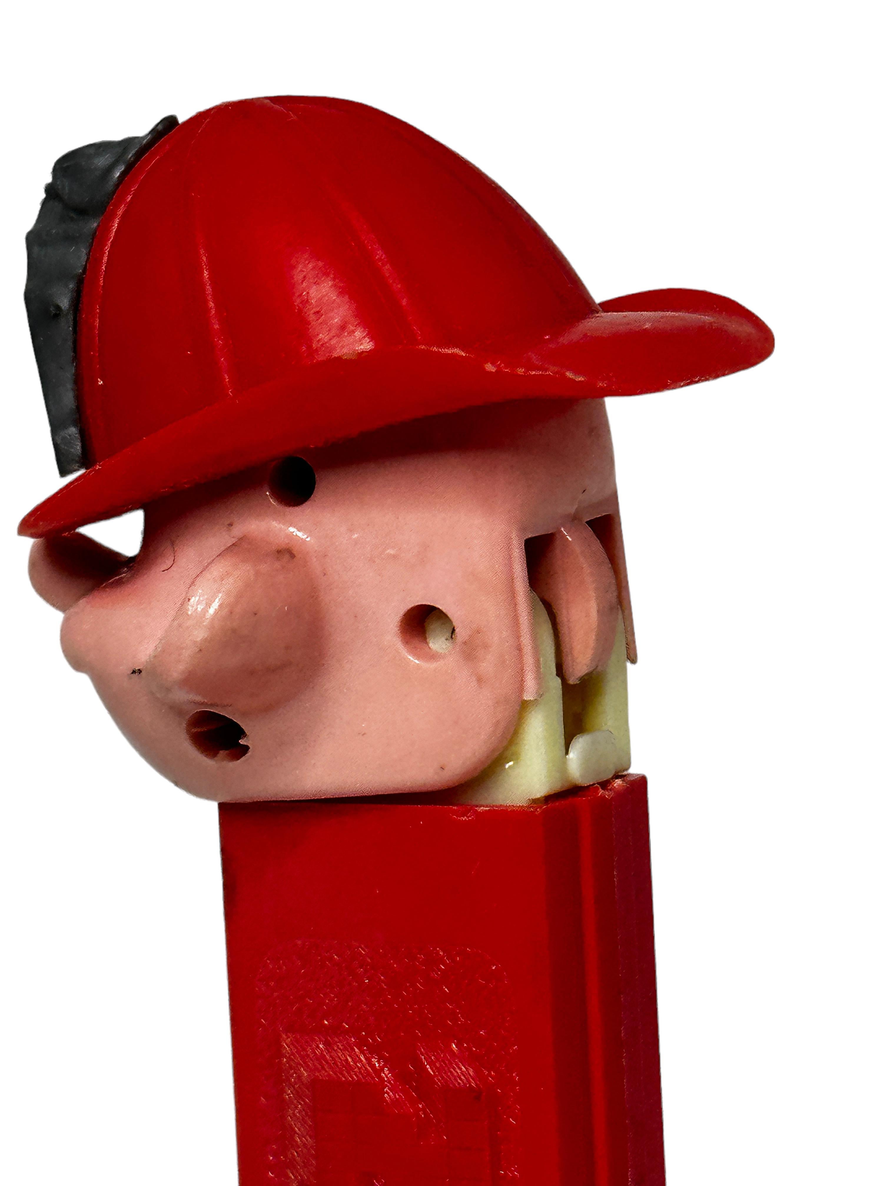 1970s Vintage Red Pez Fireman Candy Dispenser U.S, Pat. 3.410.455 No Feet For Sale 4