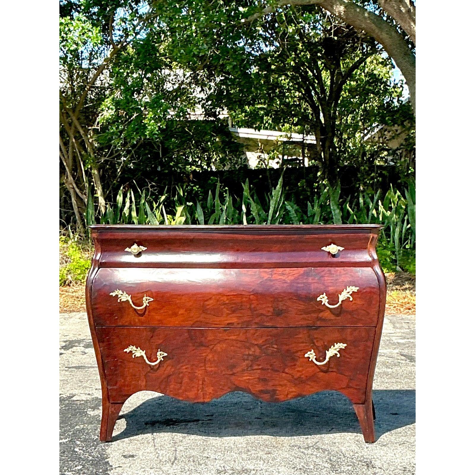 1970er Jahre Vintage Regency Olive Wurzelholz Bombenkommode im Zustand „Gut“ im Angebot in west palm beach, FL