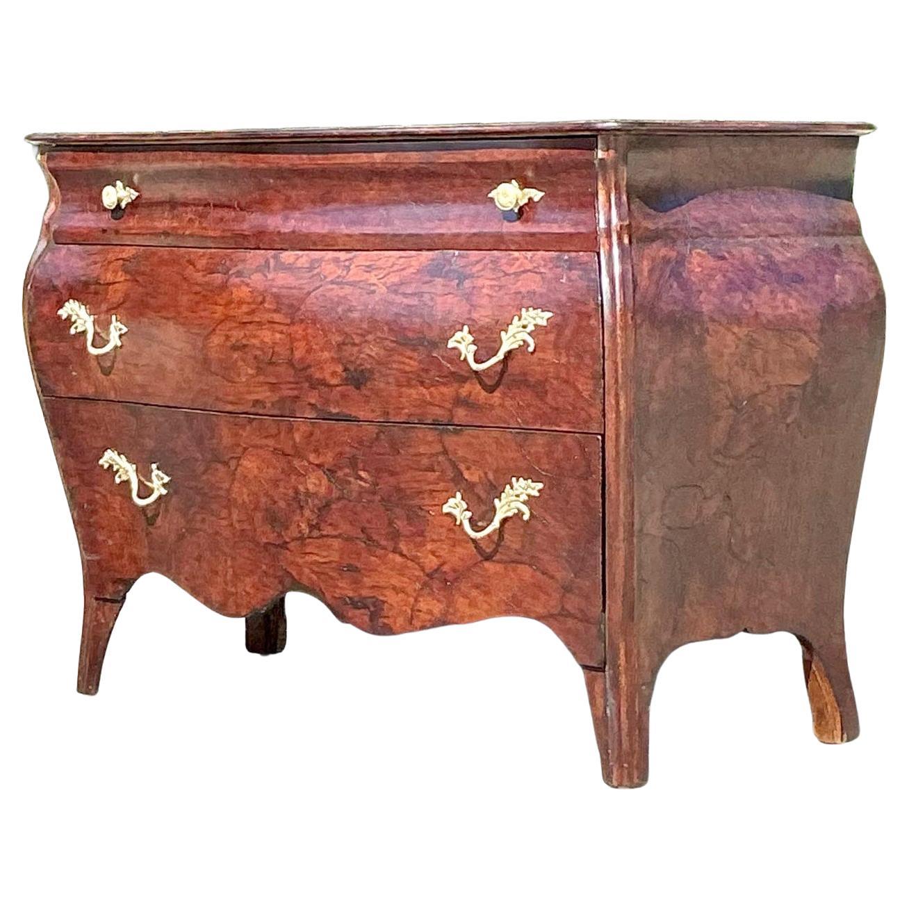1970s Vintage Regency Olivo Burl Madera Bombe pecho
