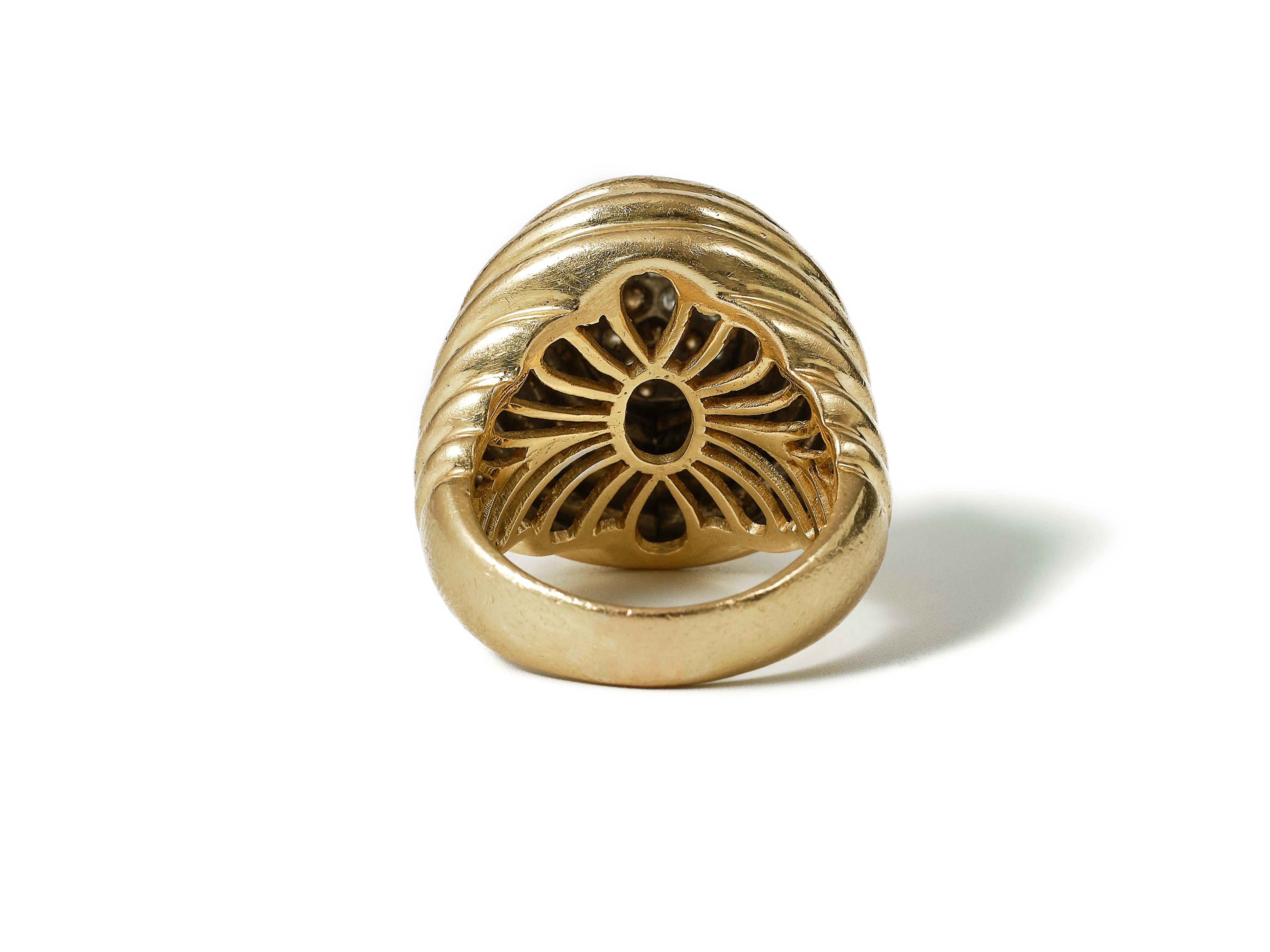 Women's or Men's 1970s vintage ribbed 18karat diamond dome ring For Sale