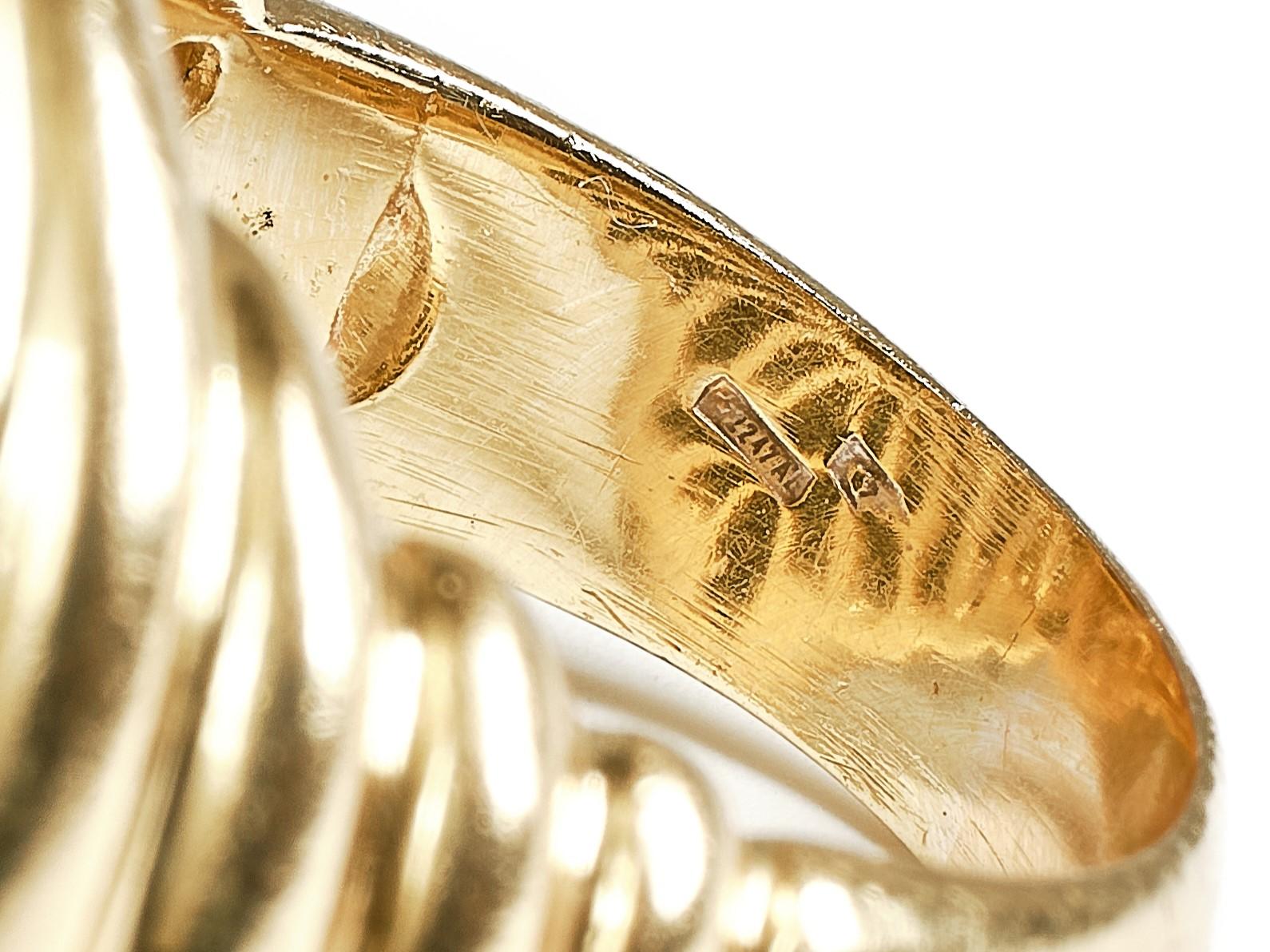 1970s vintage ribbed 18karat diamond dome ring For Sale 1