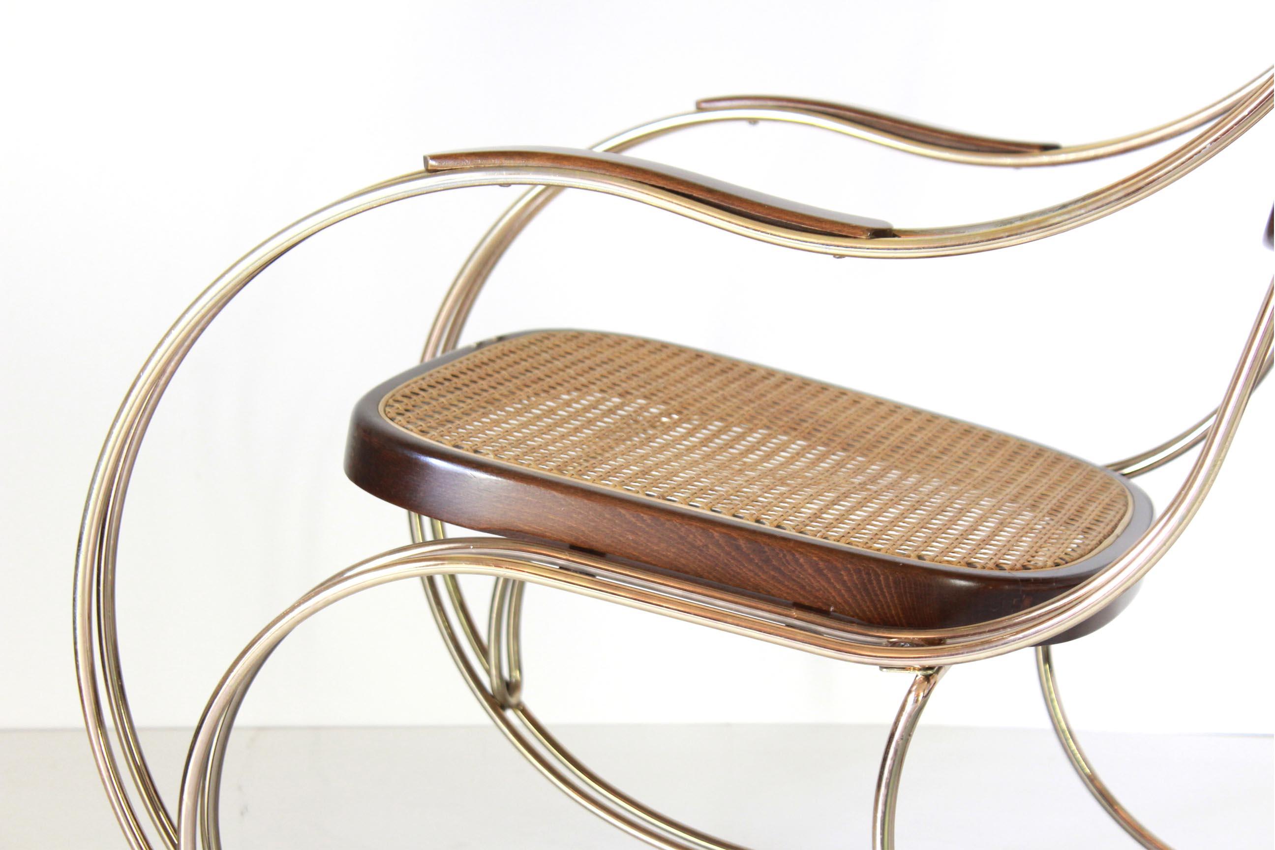 Chaise à bascule vintage des années 1970 dans le style de Thonet en vente 6