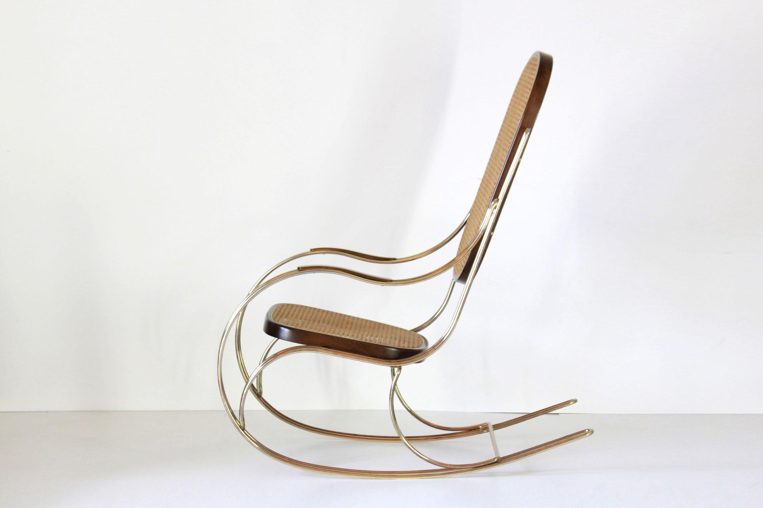 Mid-Century Modern Chaise à bascule vintage des années 1970 dans le style de Thonet en vente