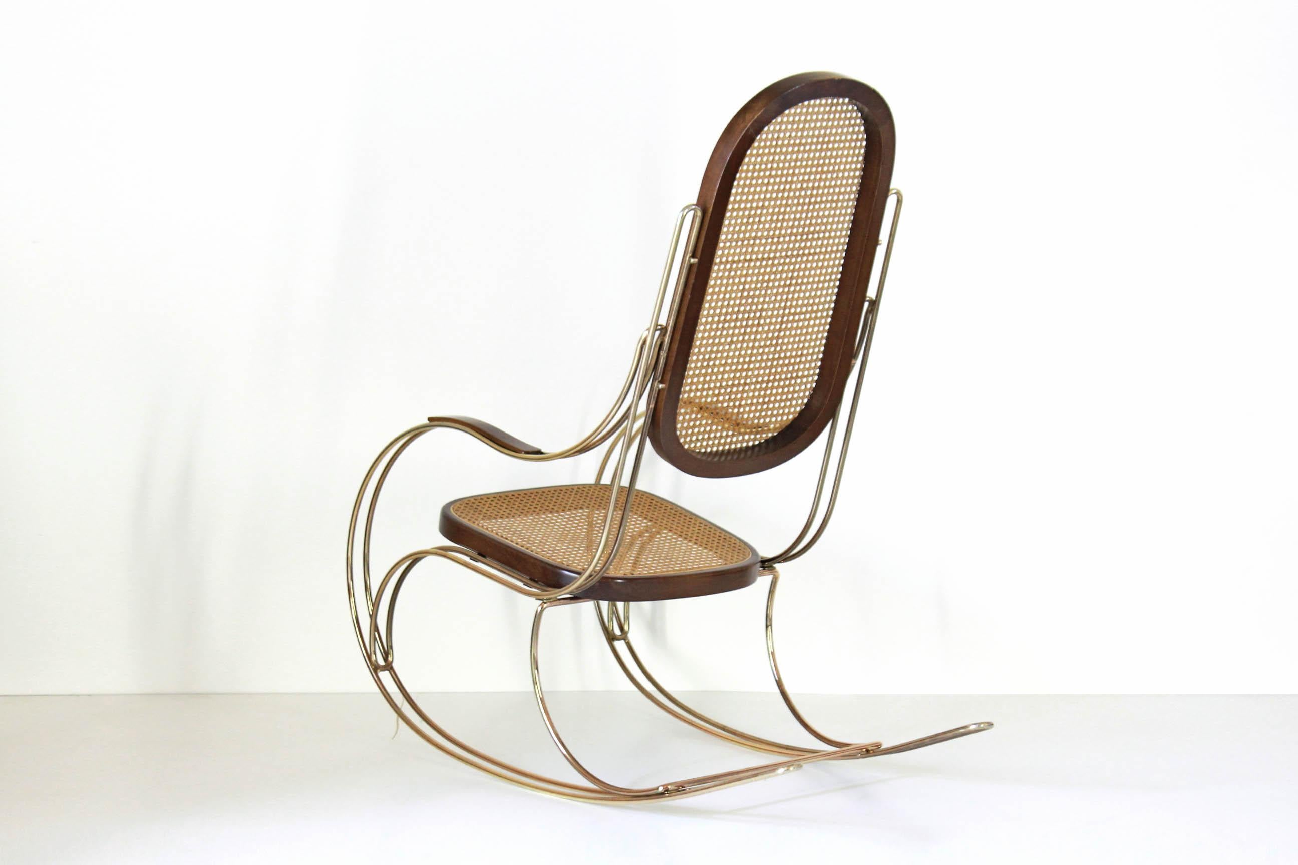 Italian 1970s Vintage Rocking Chair in Thonet Style For Sale