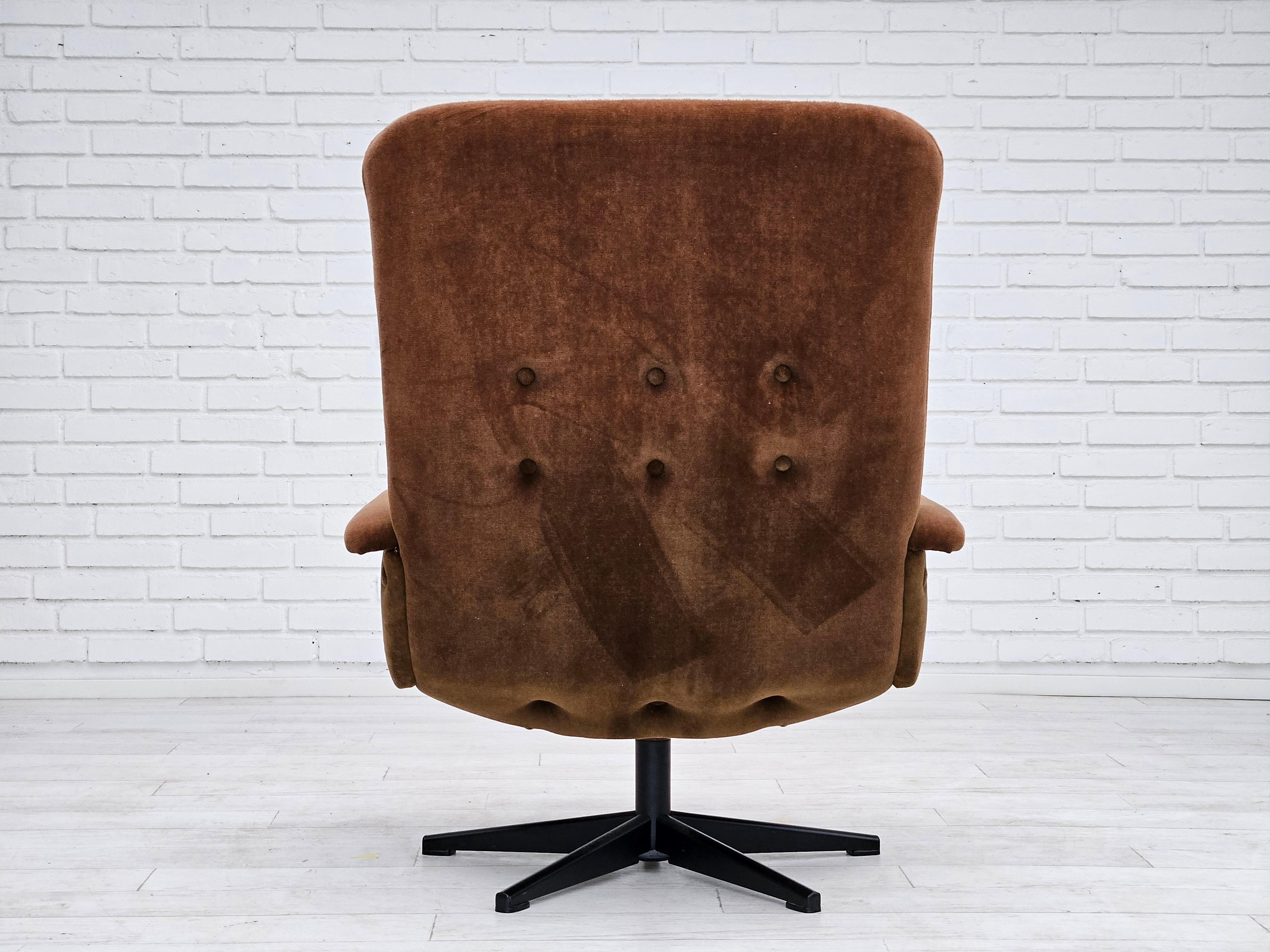 Steel 1970s, Vintage Scandinavian swivel chair, velour, original condition. For Sale