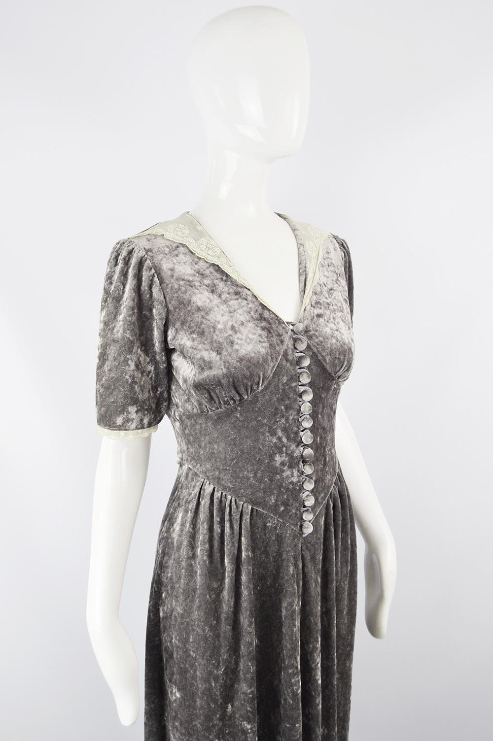 1970s Vintage Silver Panne Velvet & Lace Art Deco Style Short Sleeve Dress 1