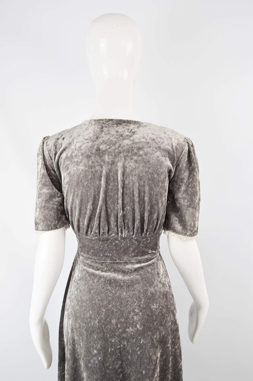 1970s Vintage Silver Panne Velvet & Lace Art Deco Style Short Sleeve Dress 2