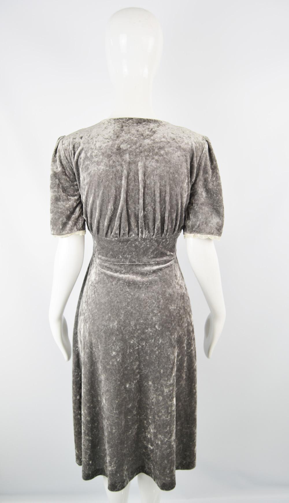 1970s Vintage Silver Panne Velvet & Lace Art Deco Style Short Sleeve Dress 3