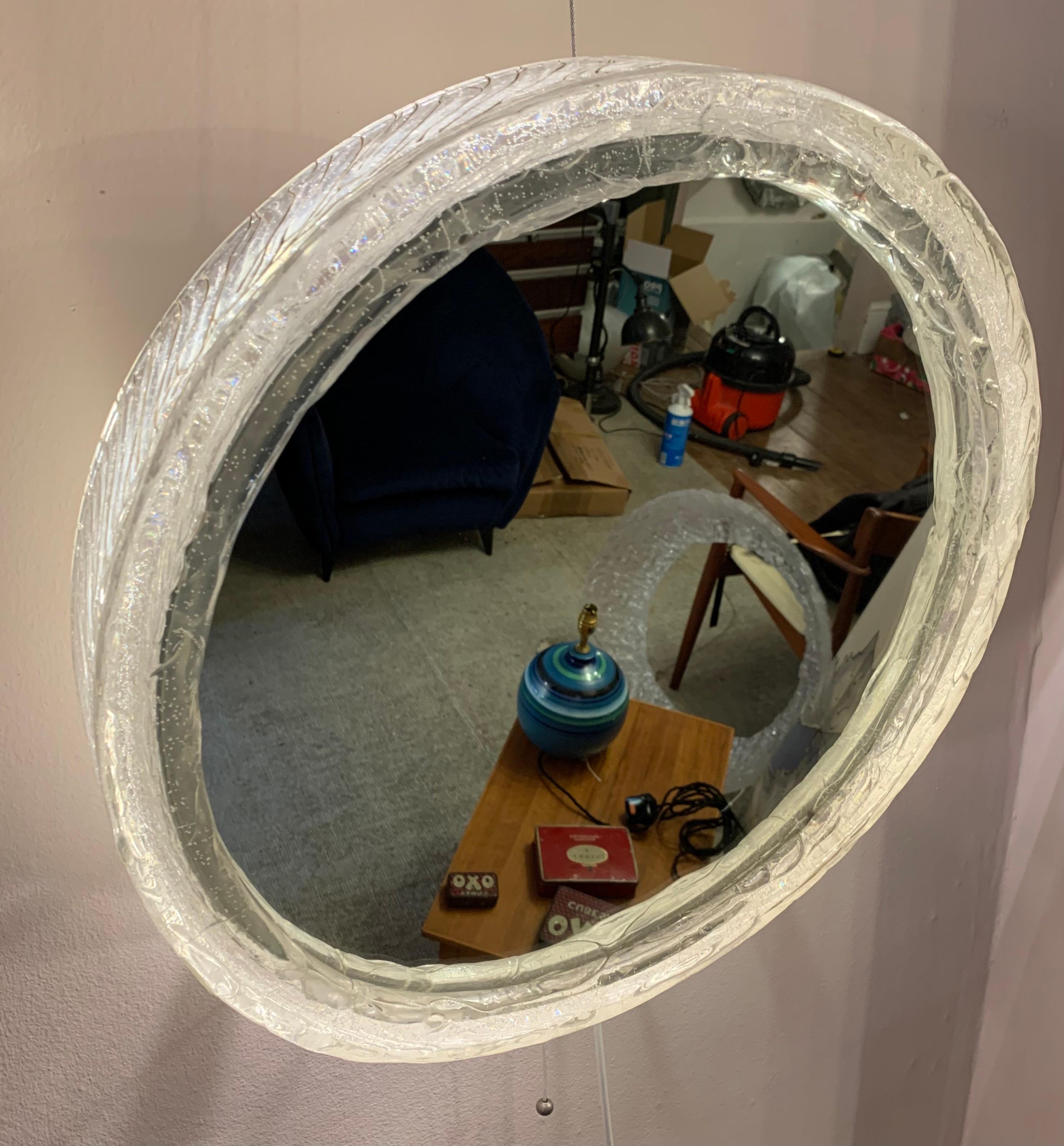 1970s Vintage Small German Round Lucite Iced Illuminated Wall Glass Mirror In Good Condition In London, GB