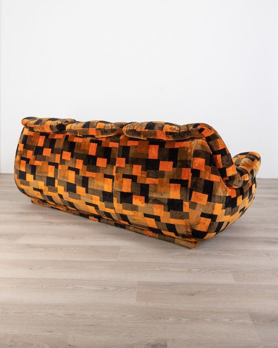 Three-seater sofa in multicolored fabric, 1970s.

CONDITIONS: In good condition, it may show signs of wear due to time.

DIMENSIONS: Height 80 cm; Width 200 cm; Length 95 cm

MATERIALS: Metal and Fabric

YEAR OF PRODUCTION: 1970s