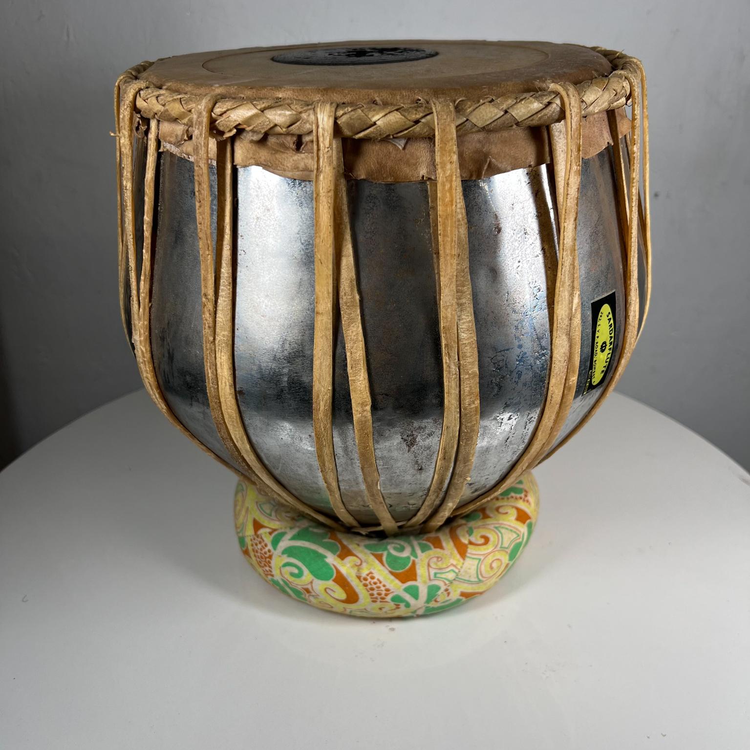 1970s Vintage steel tabla drum hand crafted sardarflute Bombay India.
Measures: 12 tall x 11.5 diameter.
Original vintage condition unrestored.
Refer to images provided.