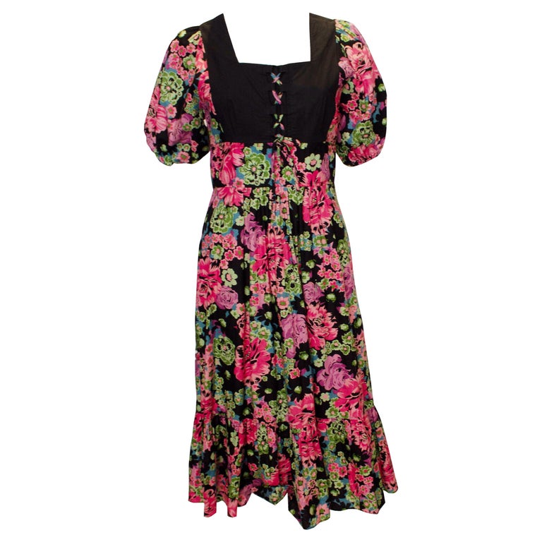1970s Vintage Susie G Floral Cotton Dress For Sale at 1stDibs