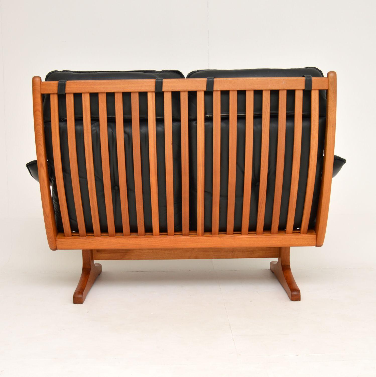 1970s Vintage Teak and Leather Sofa by Soda Galvano 2