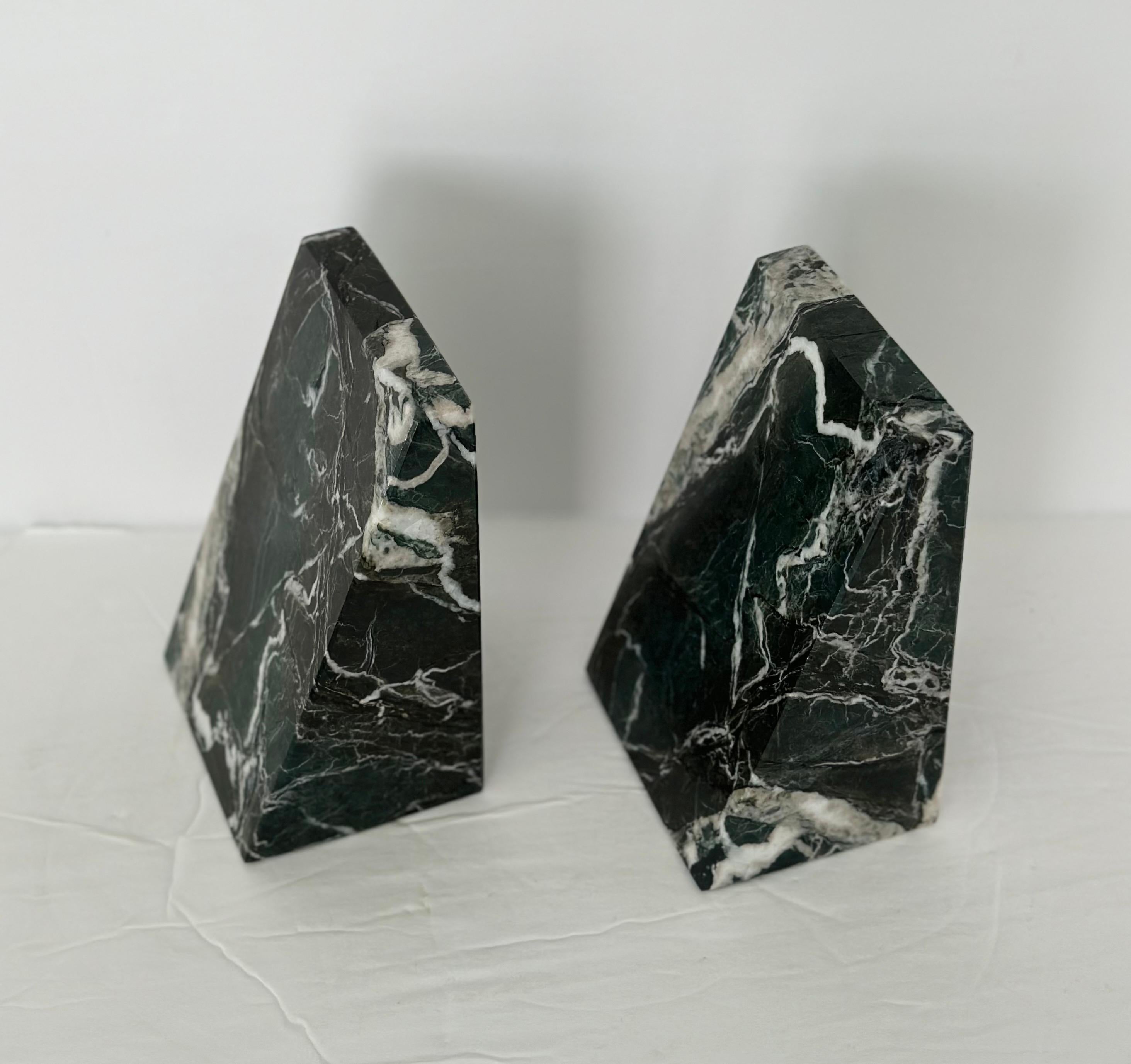 1970s Vintage Triangular Green and Black Marble Bookends - a Pair In Good Condition For Sale In Farmington Hills, MI