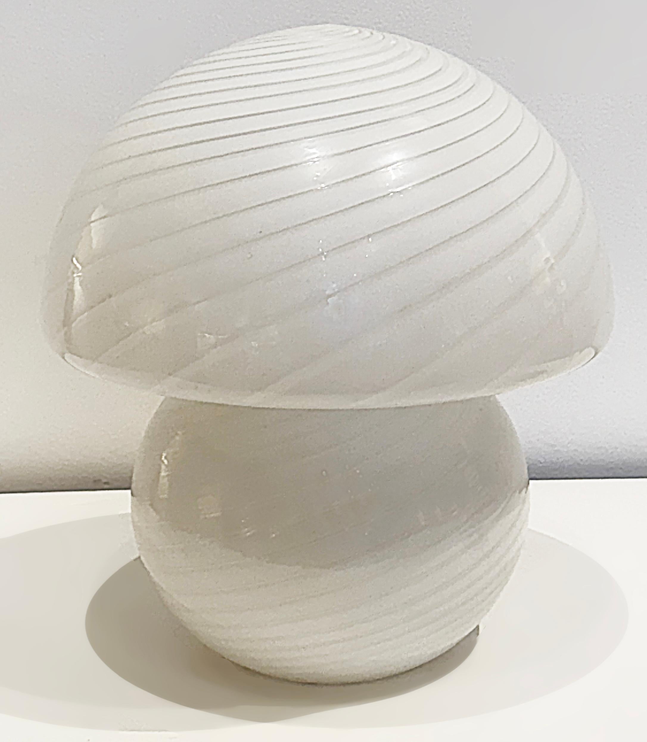 1970er Jahre Vintage Vetri geblasen Murano Glas Pilz Lampe (Moderne der Mitte des Jahrhunderts)