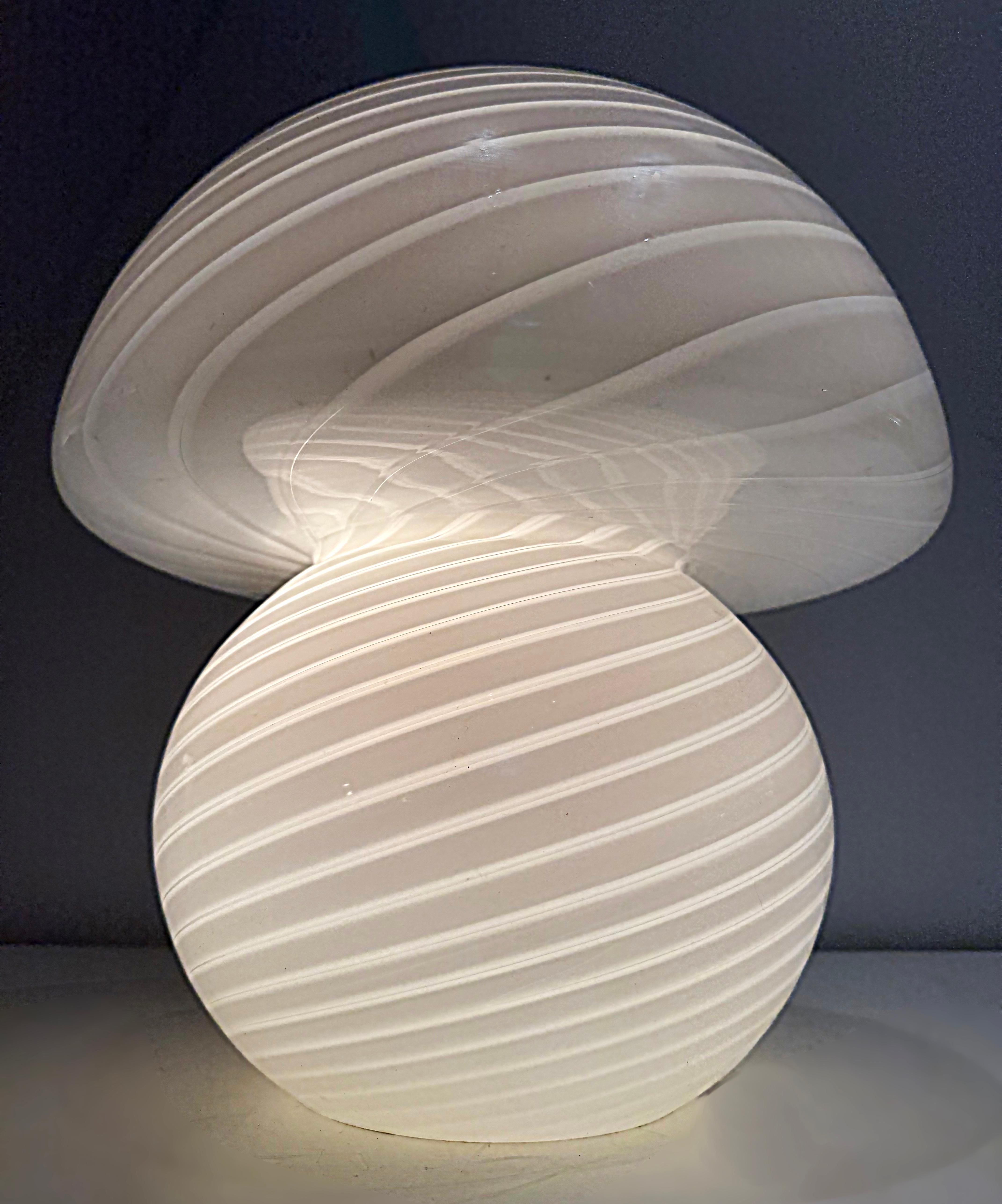 1970er Jahre Vintage Vetri geblasen Murano Glas Pilz Lampe (Italienisch)