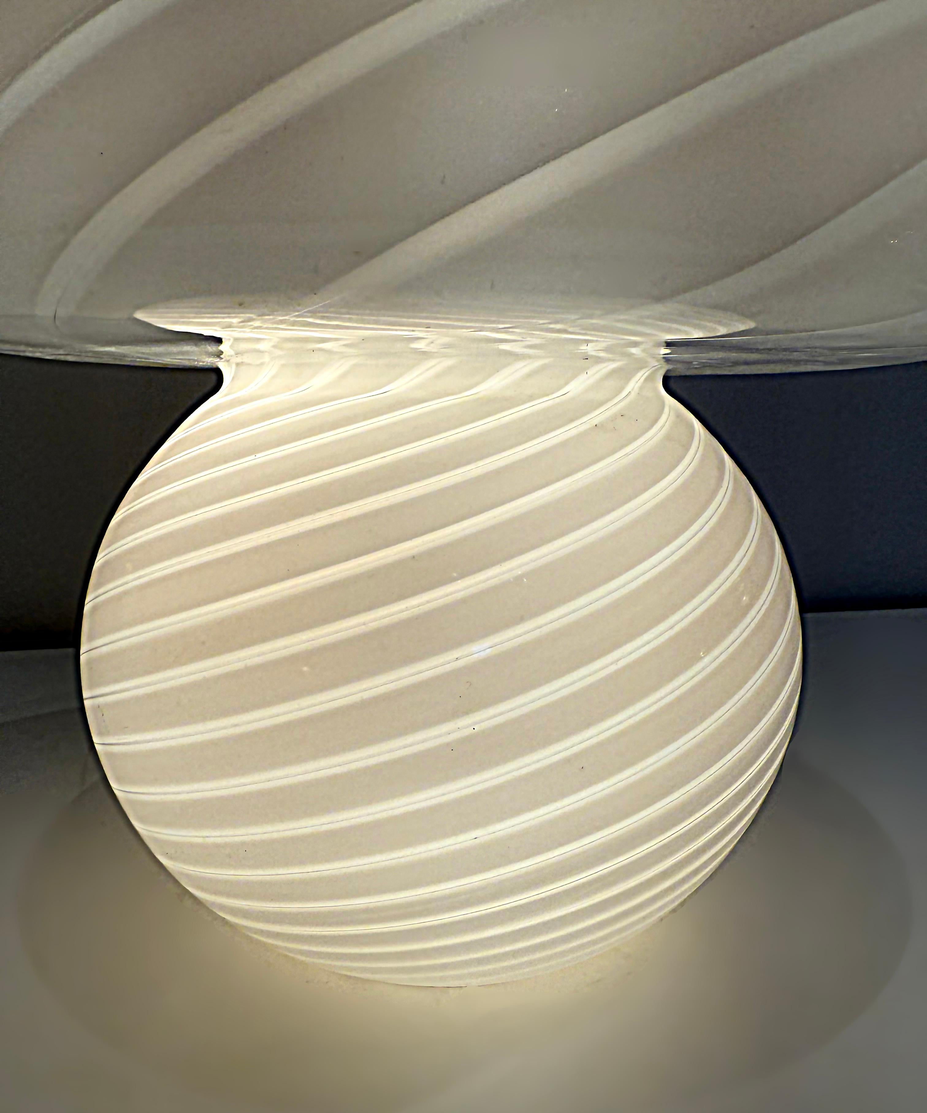 1970er Jahre Vintage Vetri geblasen Murano Glas Pilz Lampe im Zustand „Gut“ in Miami, FL