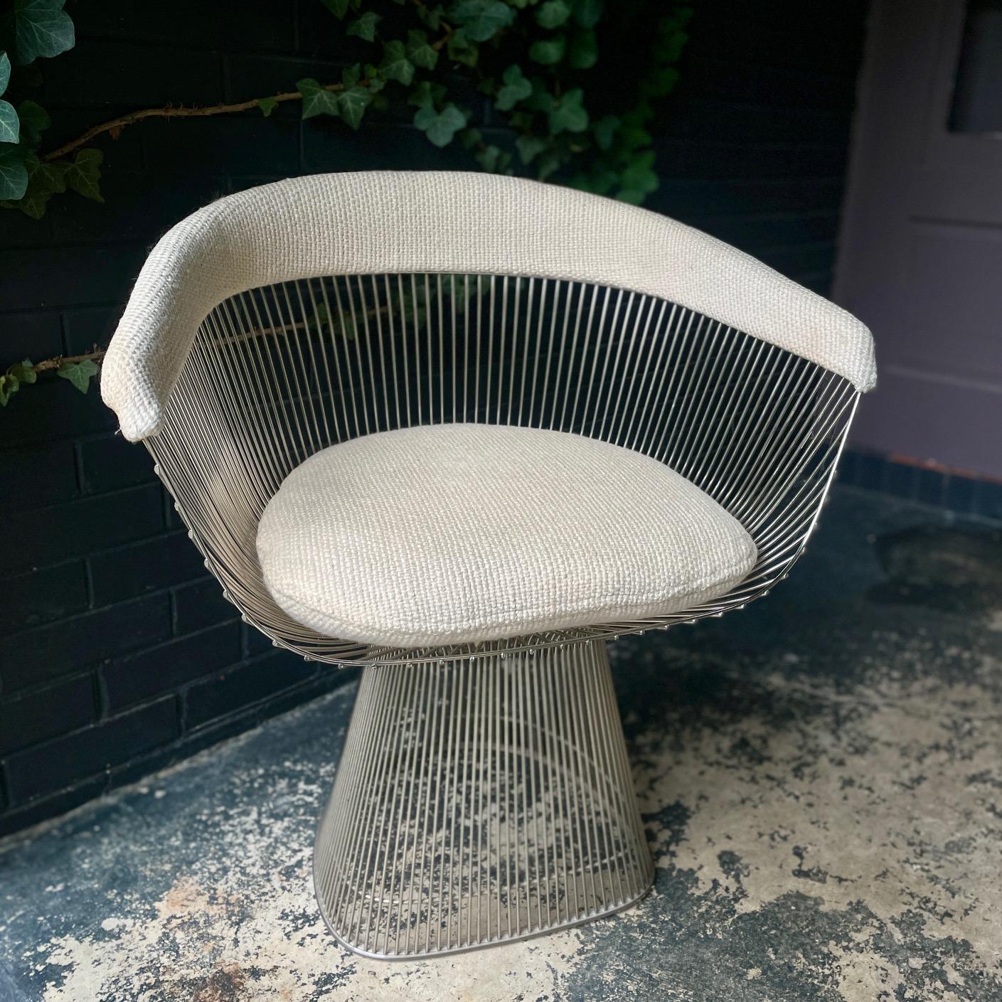 The perfect glamorous vanity chair.  Very sculptural wire armchair designed by Warren Platner and produced by Knoll in the 1970s.  Dingy original woven knoll knobby wool blend biege fabric. Fair vintage condition.

W 27.5 x D 20.5 x H 29.25 in.
Seat