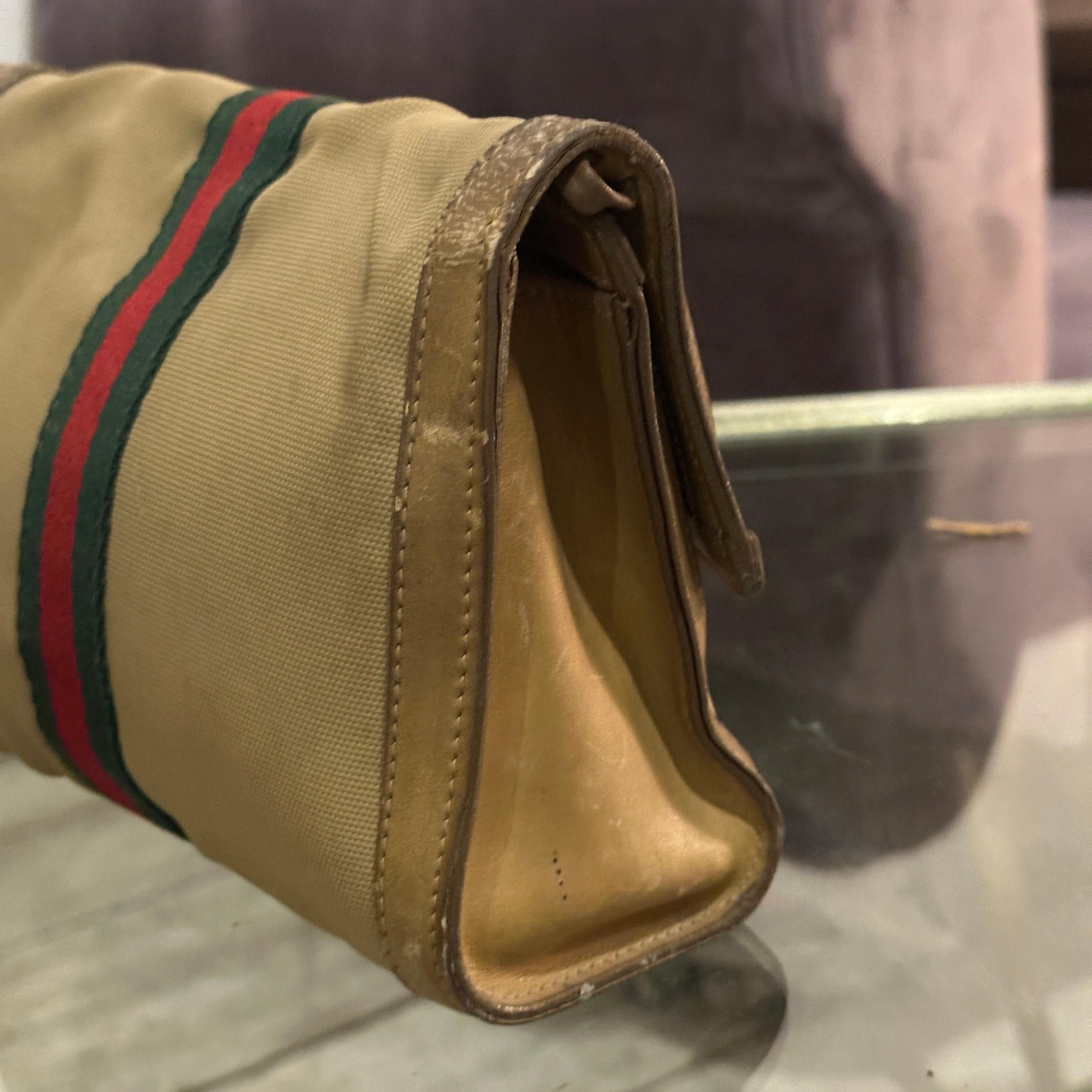 1970s Vintage Web Stripe Necessaire Clutch by Gucci For Sale 2