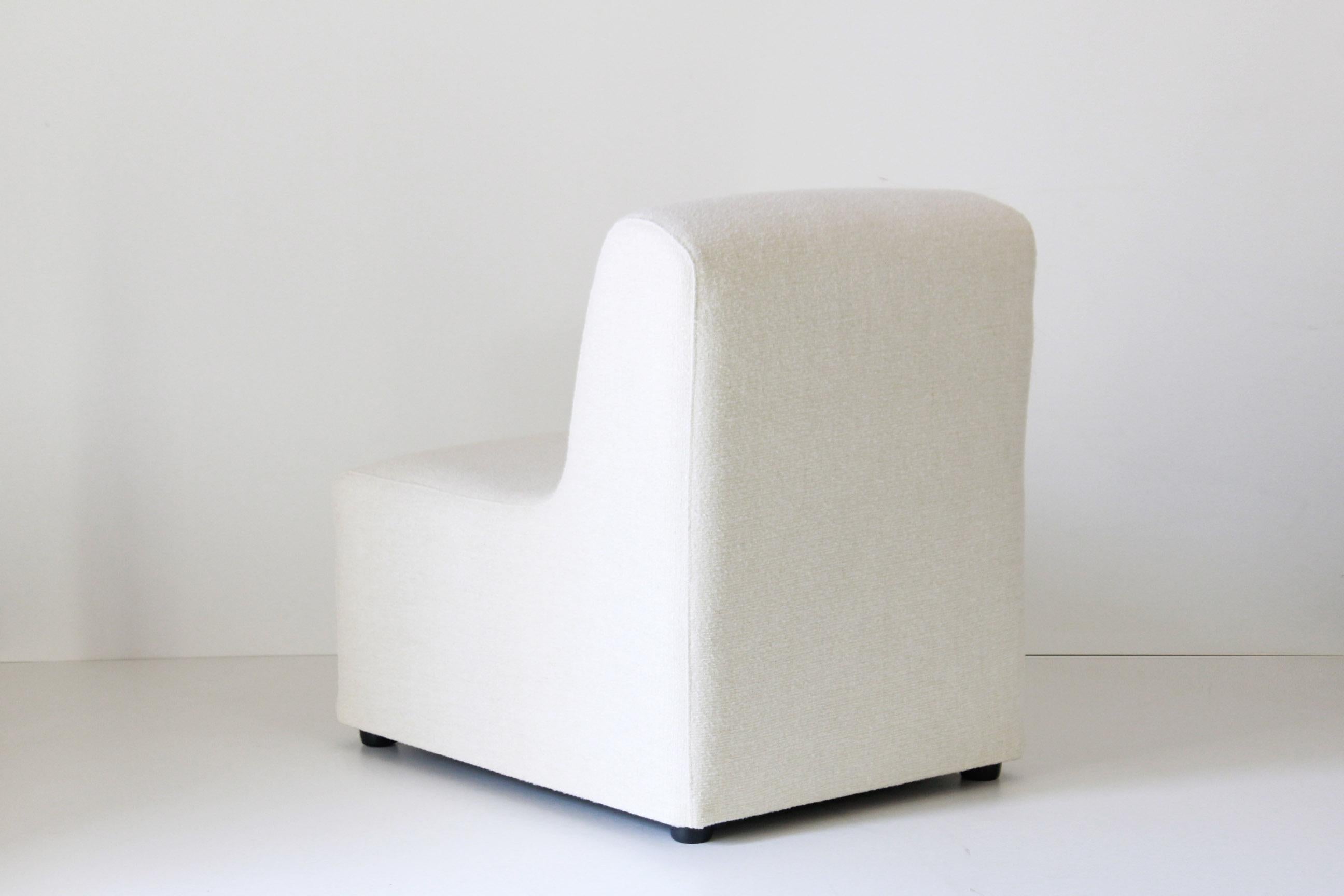 1970s Vintage White Fabric Armchair In Good Condition In Ceglie Messapica, IT