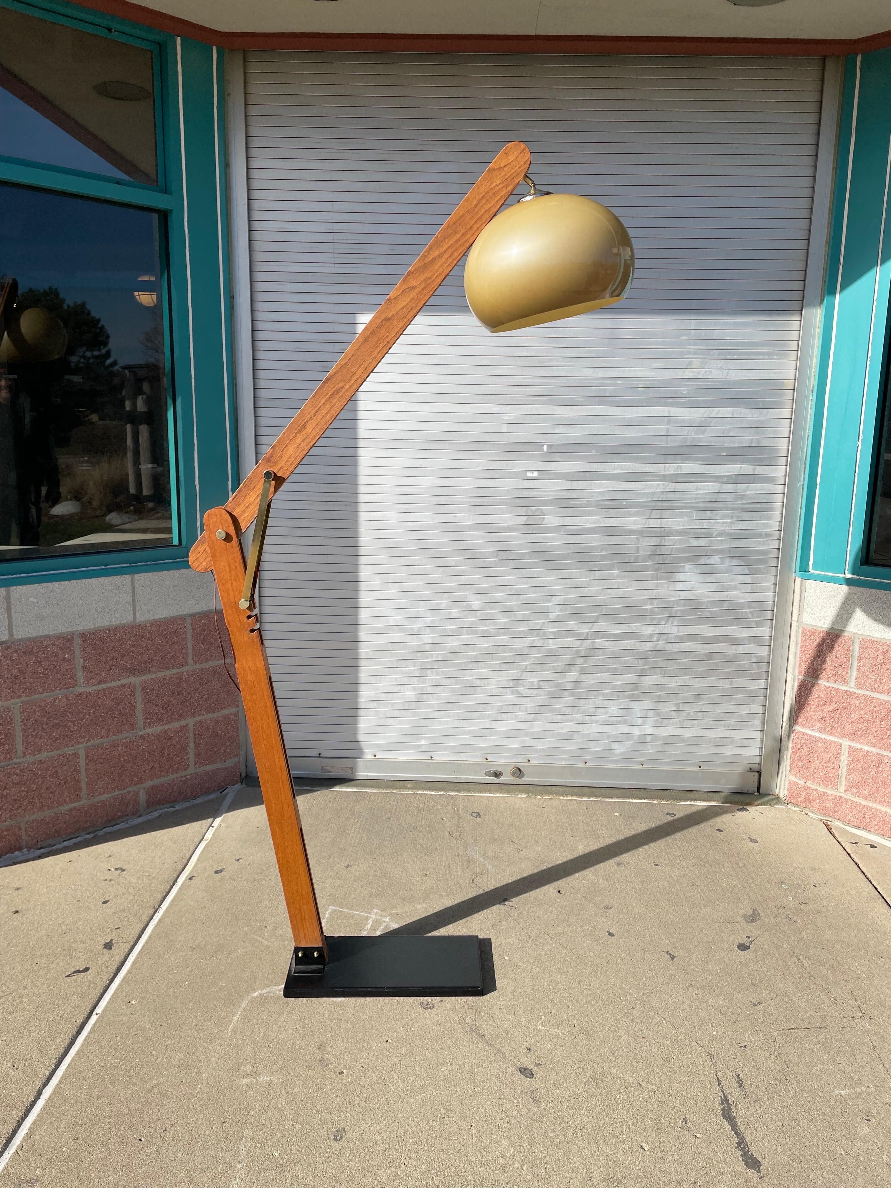 1970s Vintage Wooden Floor Lamp with Gold Detailing In Fair Condition In Bartlett, IL