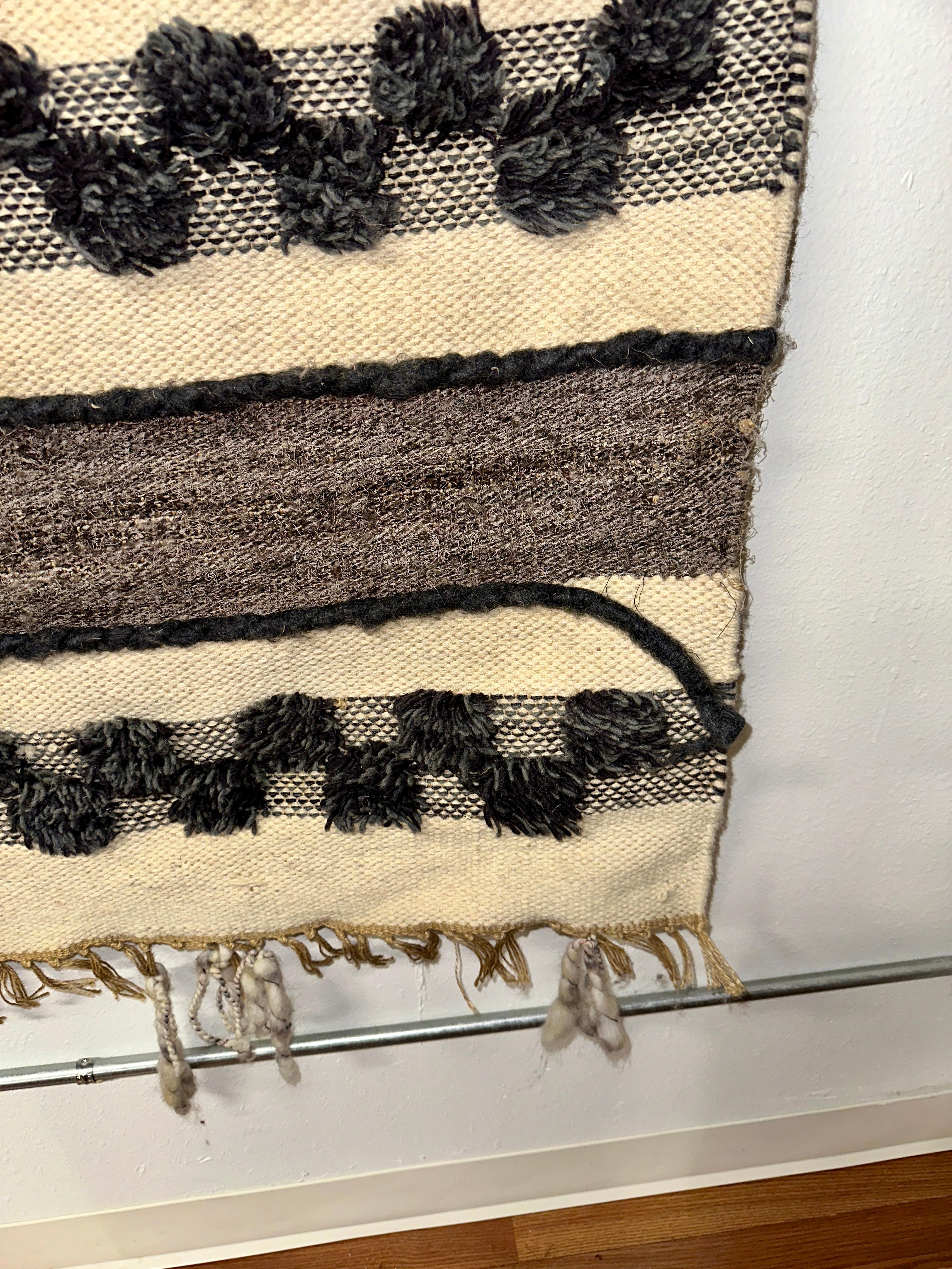 1970’s Vintage Wool Weaving In Good Condition For Sale In Palm Springs, CA