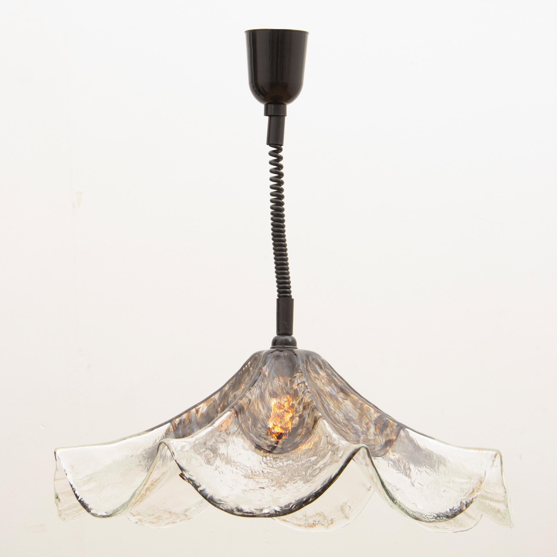A beautiful Italian Vistosi Murano glass retractable chandelier made from one piece of hand blown glass. The chandelier can be lowered to a drop of 1m depending on your requirements. The flower shaped chandelier has a mottled black glass feature