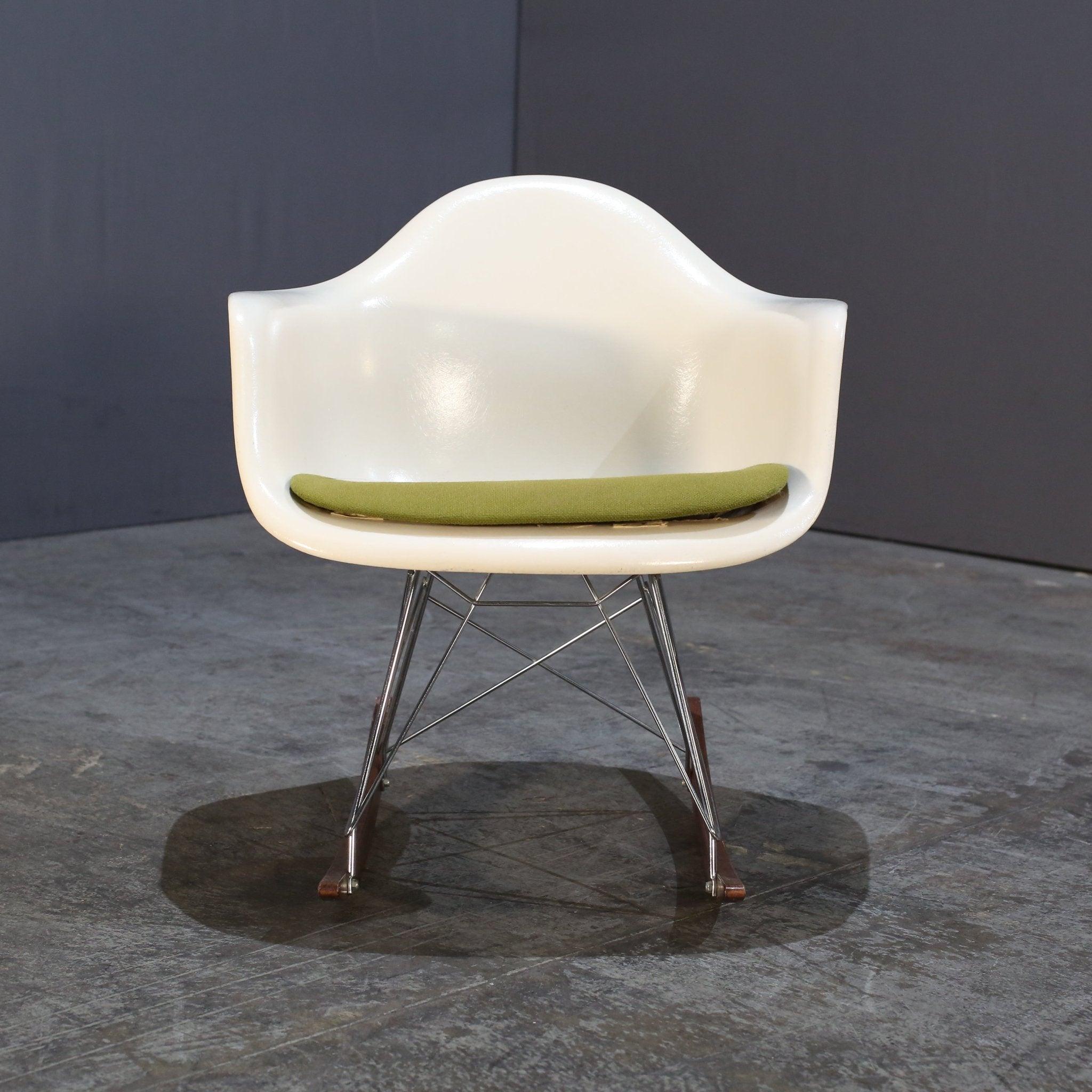 Introducing the Vitra Rocking Armchair with Rod Base by Eames, a timeless masterpiece that merges mid-century modern design with ergonomic comfort. Designed by the legendary duo Charles and Ray Eames, this iconic chair features a molded plastic