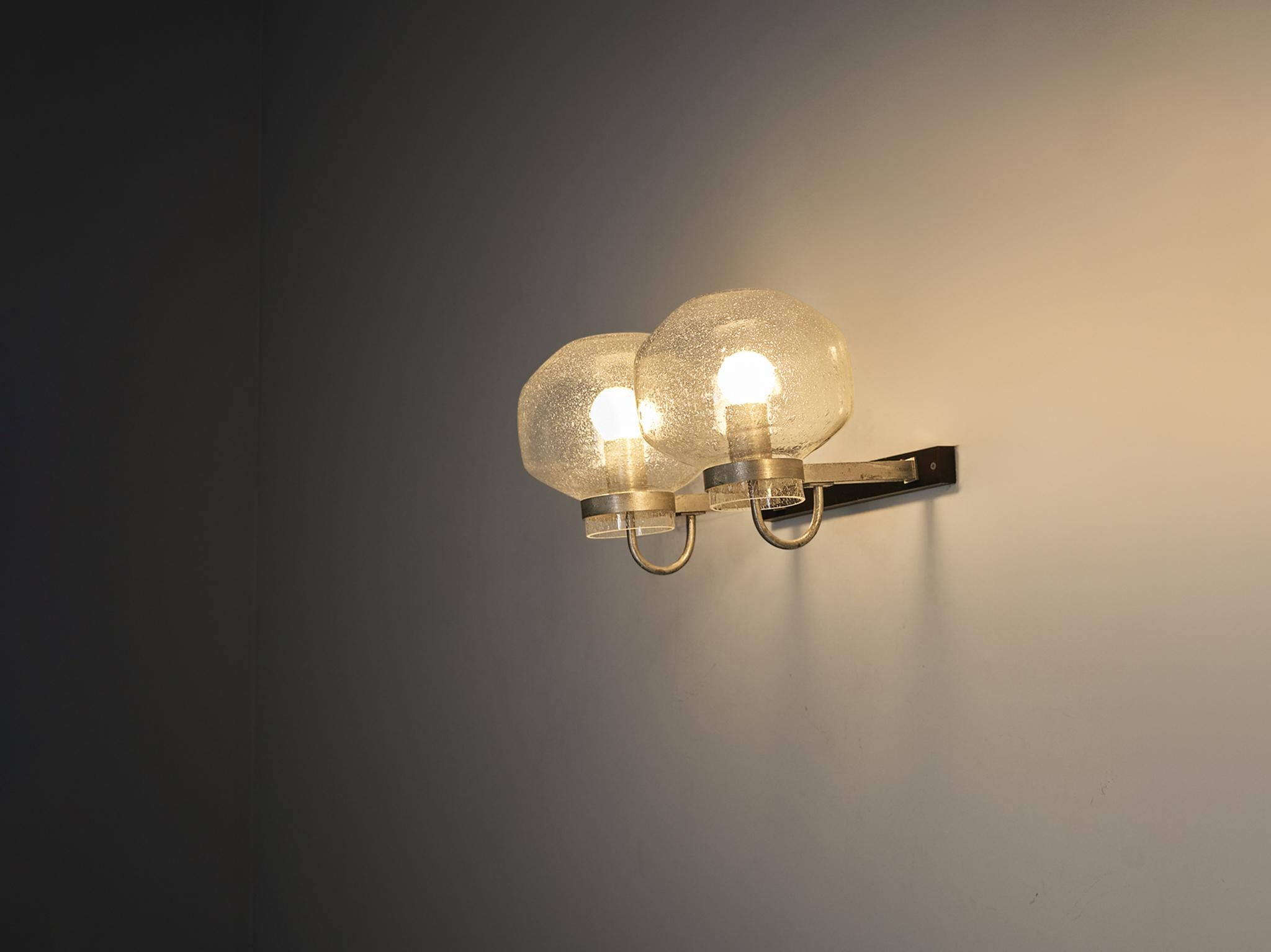 Wall light, coated brass, coated aluminum, blown glass, Europe, 1970s

Elegant-designed wall light made in Europe, dating back to the 1970s. Its clean and understated structure exudes sophistication. The light is encased in a transparent glass globe