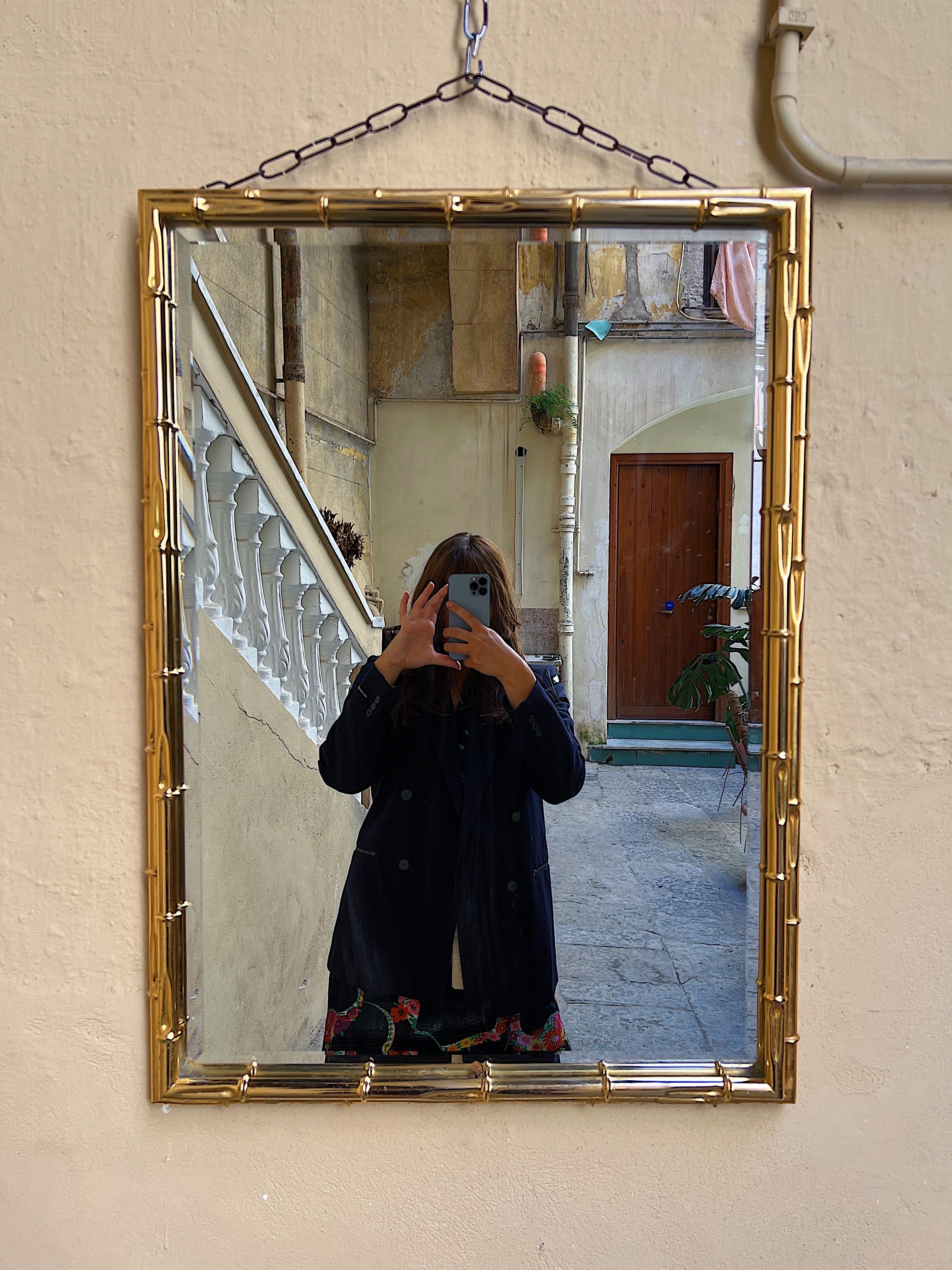 1970s wall mirror with a bamboo-effect gilded metal frame.  For Sale 4
