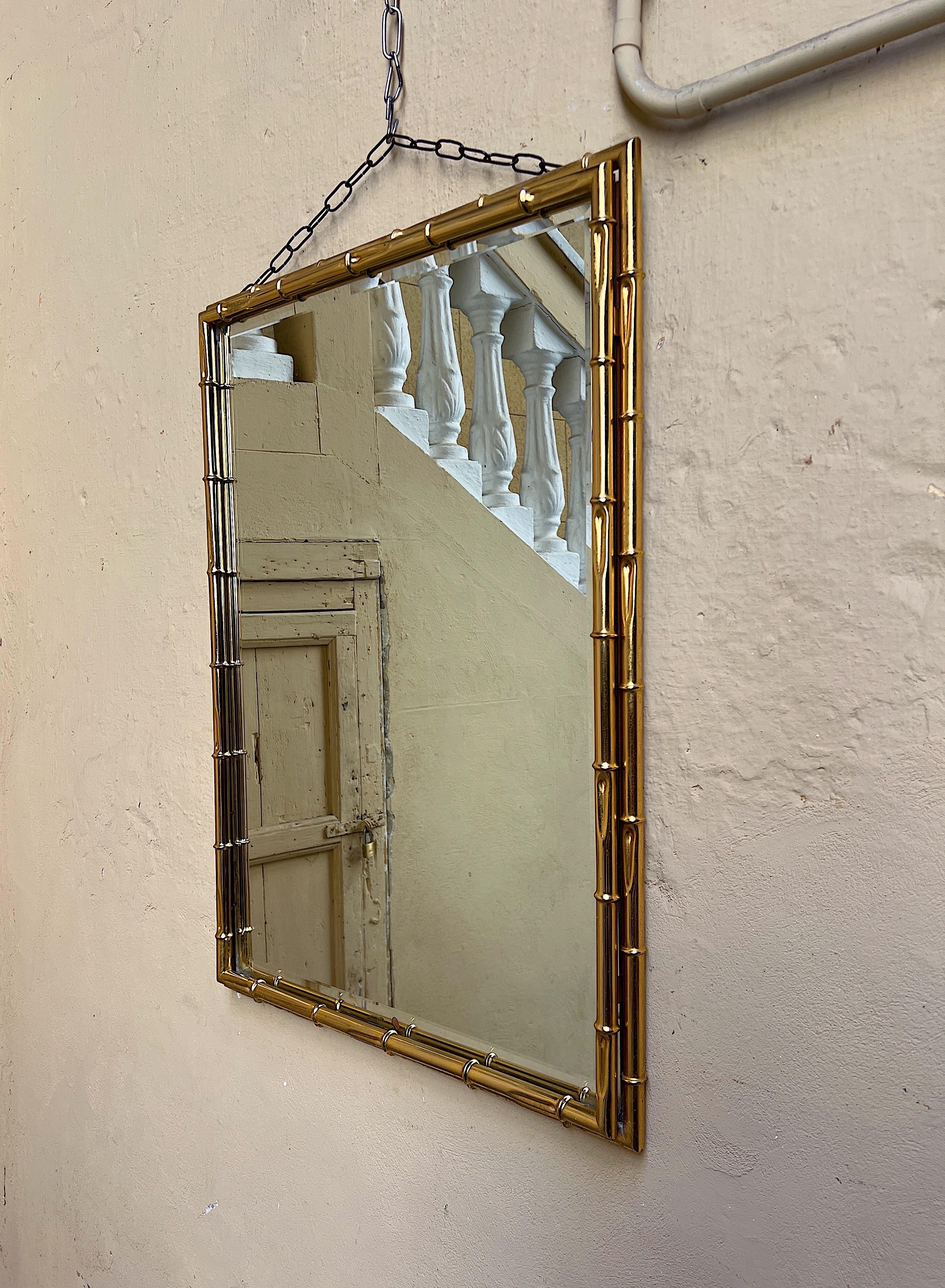Mid-Century Modern 1970s wall mirror with a bamboo-effect gilded metal frame.  For Sale