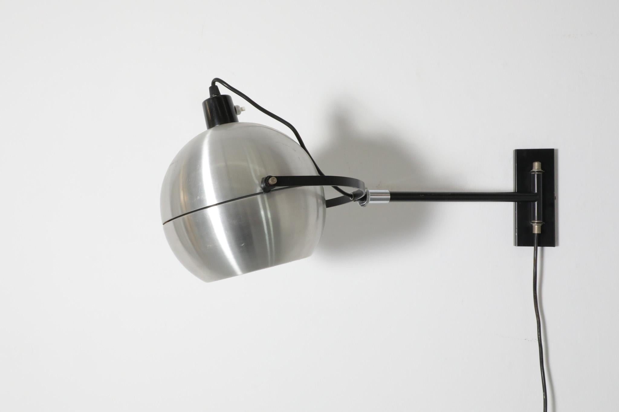 1970s Wall Mount Globe Extension Lamp with Extendable Arm For Sale 4