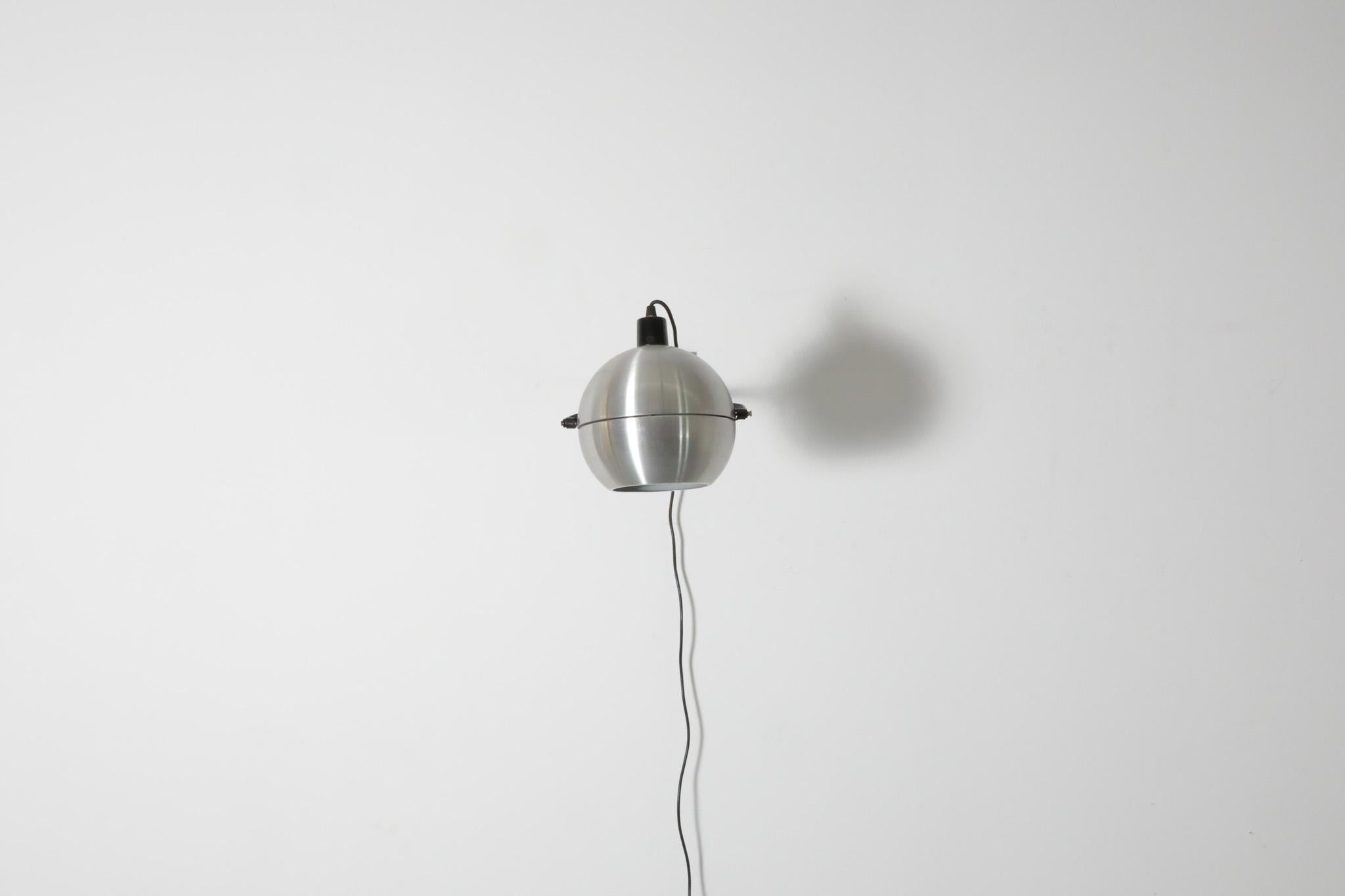 Lámpara extensible Globo de pared de los años 70 con brazo extensible Moderno de mediados de siglo en venta