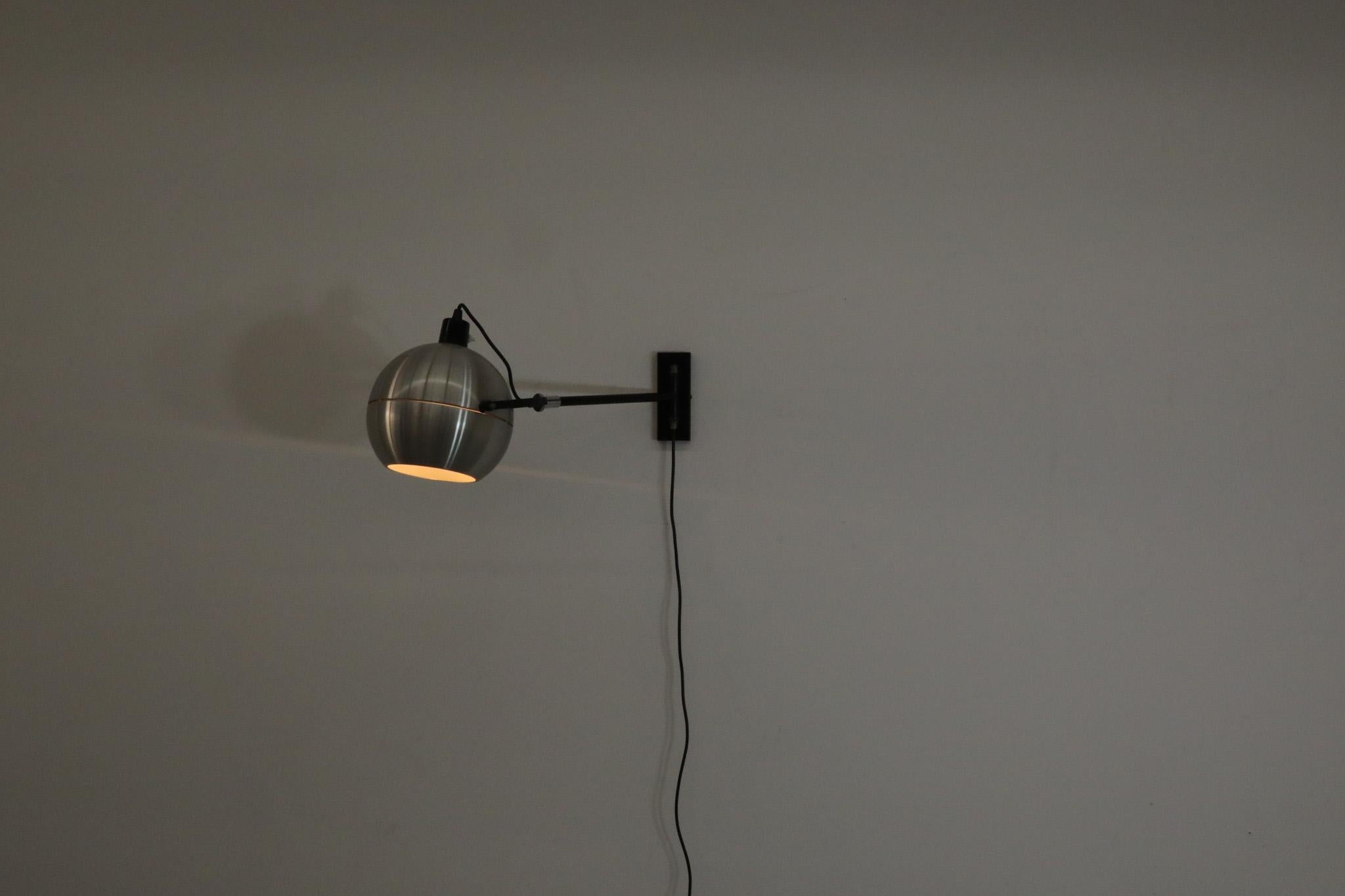 1970s Wall Mount Globe Extension Lamp with Extendable Arm In Good Condition For Sale In Los Angeles, CA