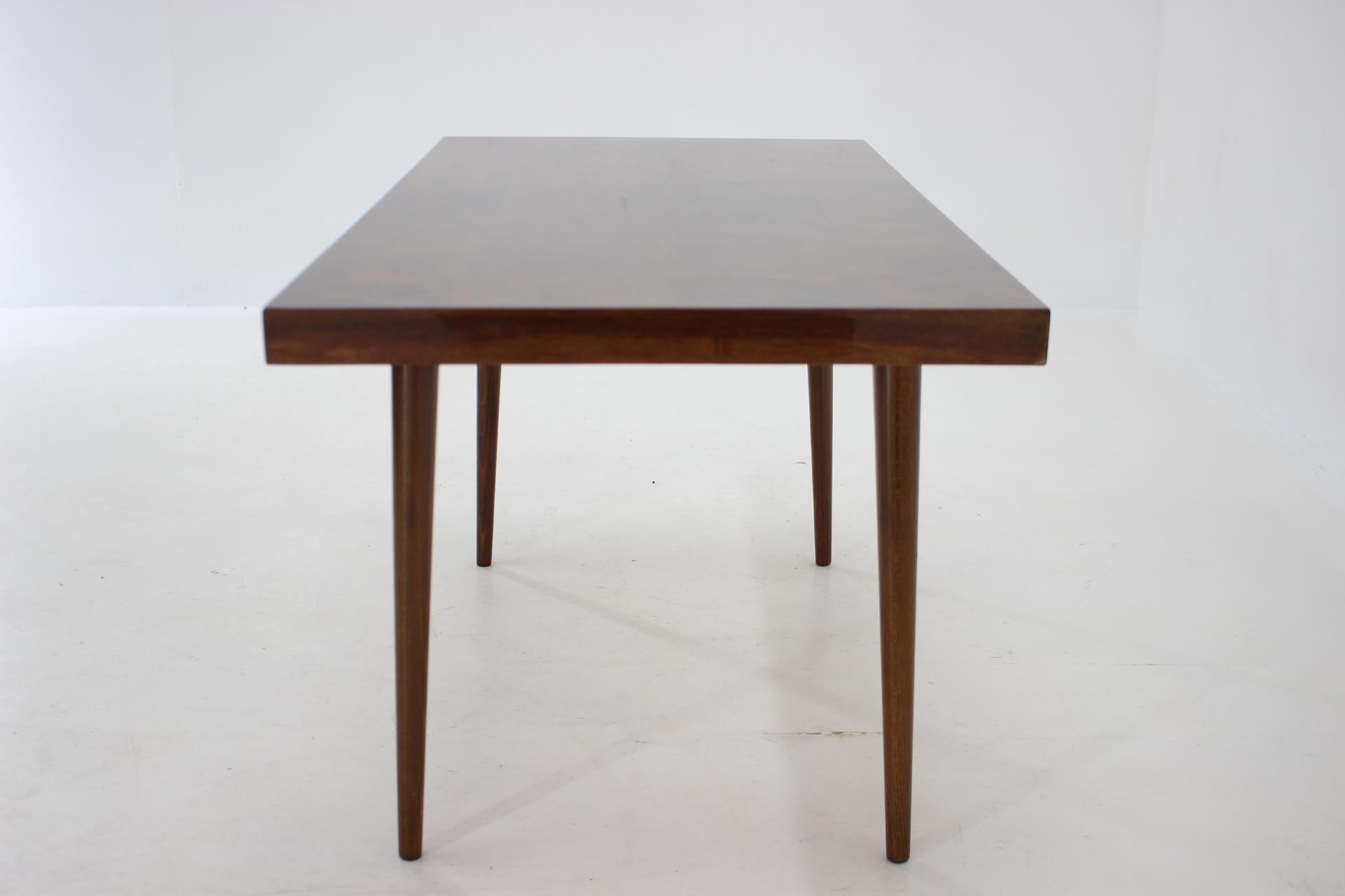 1970s Walnut Coffee Table in High Gloss Finish, Czechoslovakia  In Good Condition In Praha, CZ