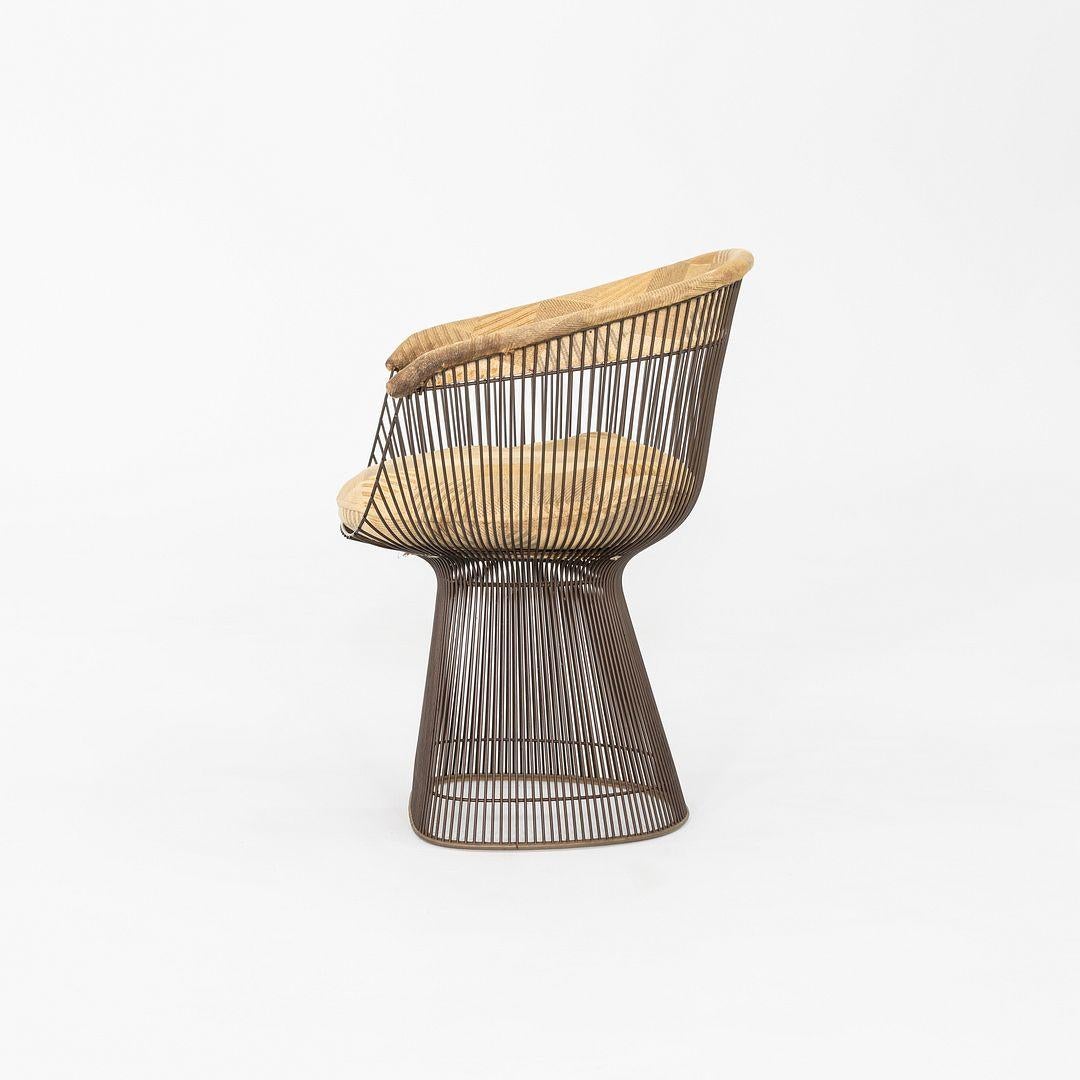 Moderne 1970 Warren Platner Dining Arm Chair in Bronze with Original Fabric Upholstery (Chaise à accoudoir de salle à manger Warren Platner en bronze avec tissu d'origine) en vente