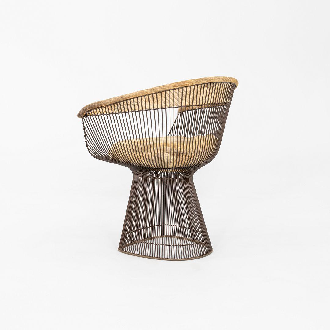 Acier 1970 Warren Platner Dining Arm Chair in Bronze with Original Fabric Upholstery (Chaise à accoudoir de salle à manger Warren Platner en bronze avec tissu d'origine) en vente