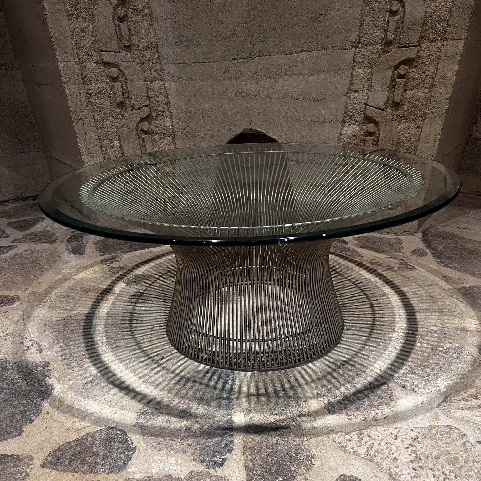 1970s Warren Platner Elegant Modern Round Coffee Table
Designed with metal wire and glass top.
Unmarked, attribution Warren Platner.
15.5 h with glass, glass 36 diameter x .5 thick Base 29 diameter
Preowned original vintage unrestored