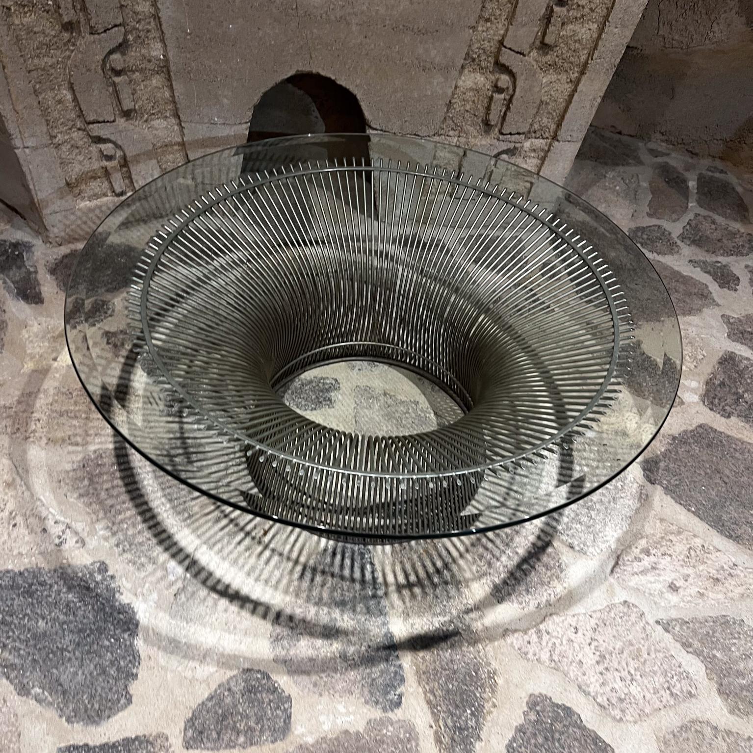 1970s Warren Platner Modern Round Coffee Table Metal and Glass For Sale 1