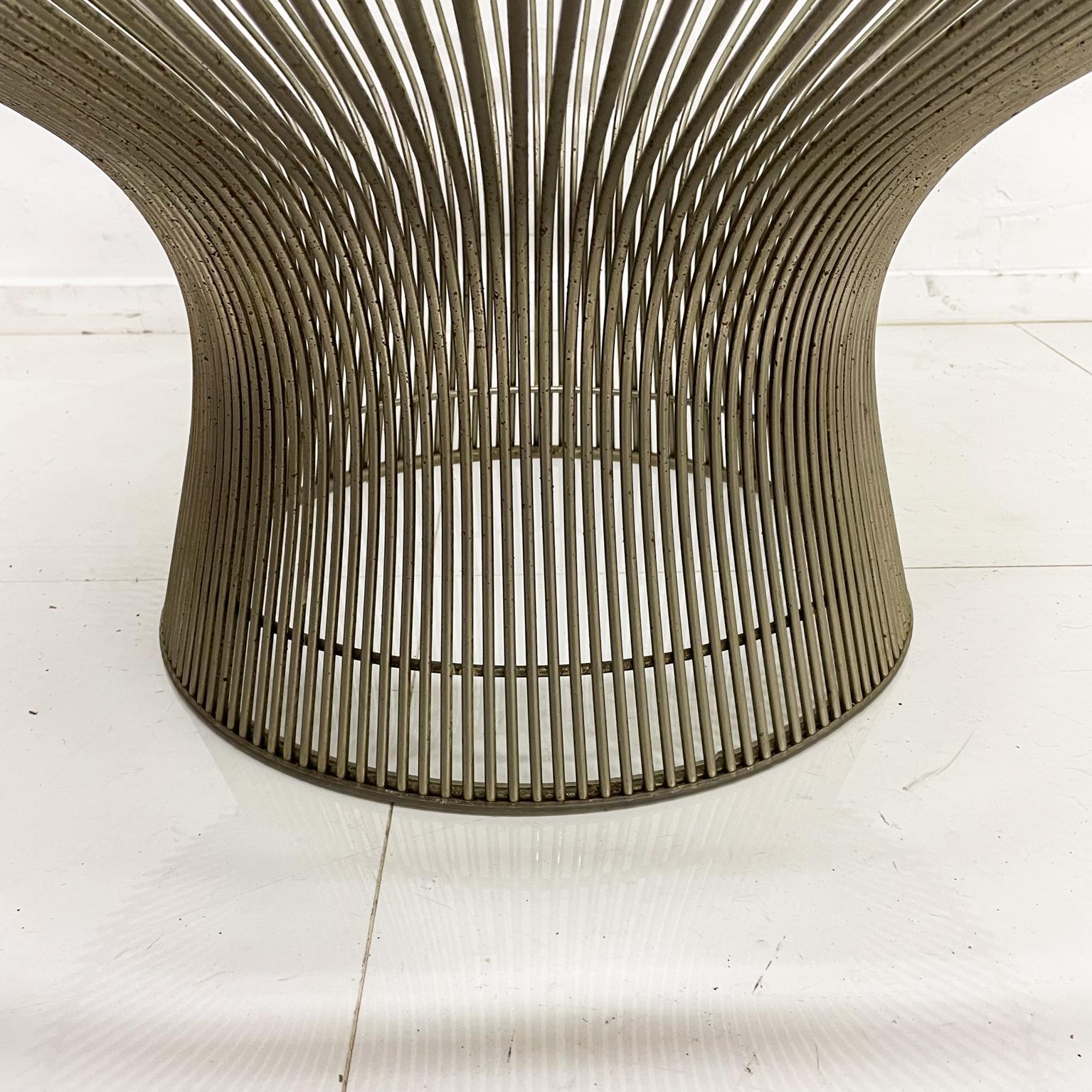 1970s Warren Platner Modern Round Coffee Table Metal Wire and Glass In Good Condition In Chula Vista, CA