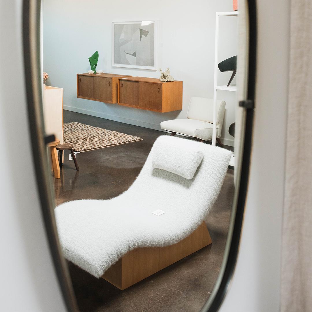 20ième siècle Chaise Wave des années 1970 dans le style de Adrian Pearsall en vente