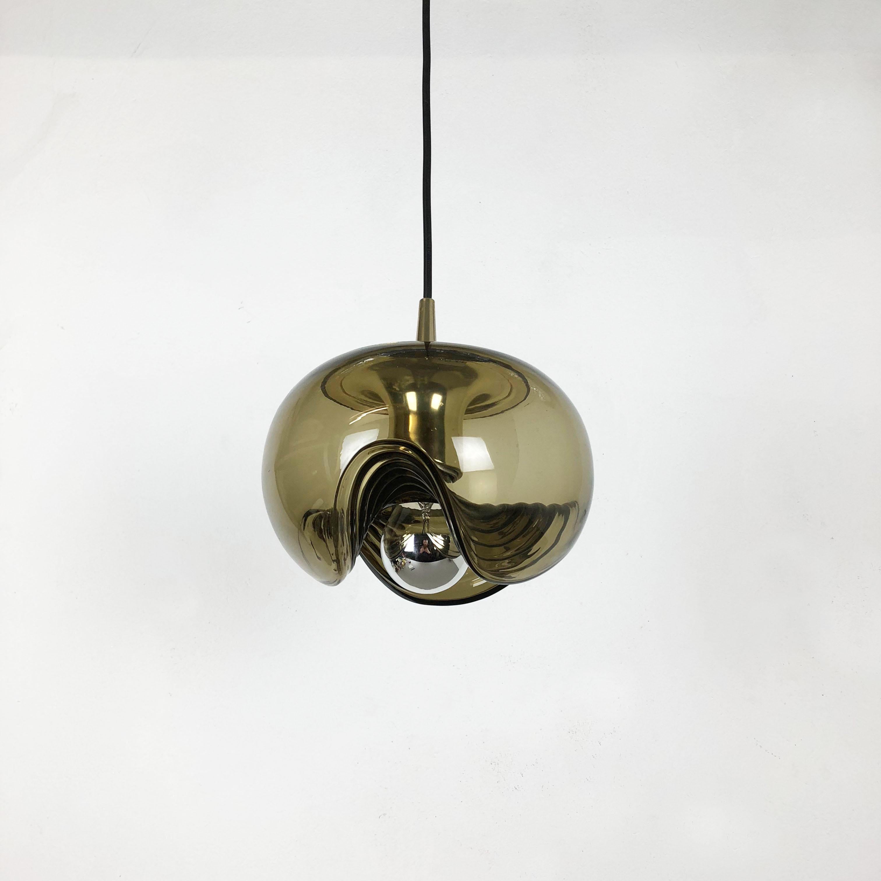 Article:

Pendant glass lights light green


Producer:

Peill and Putzler, Germany


Design:

Koch & Lowy



Origin:

Germany



Age:

1970s





Original 1970s modernist German pendant Light made of glass and metal.